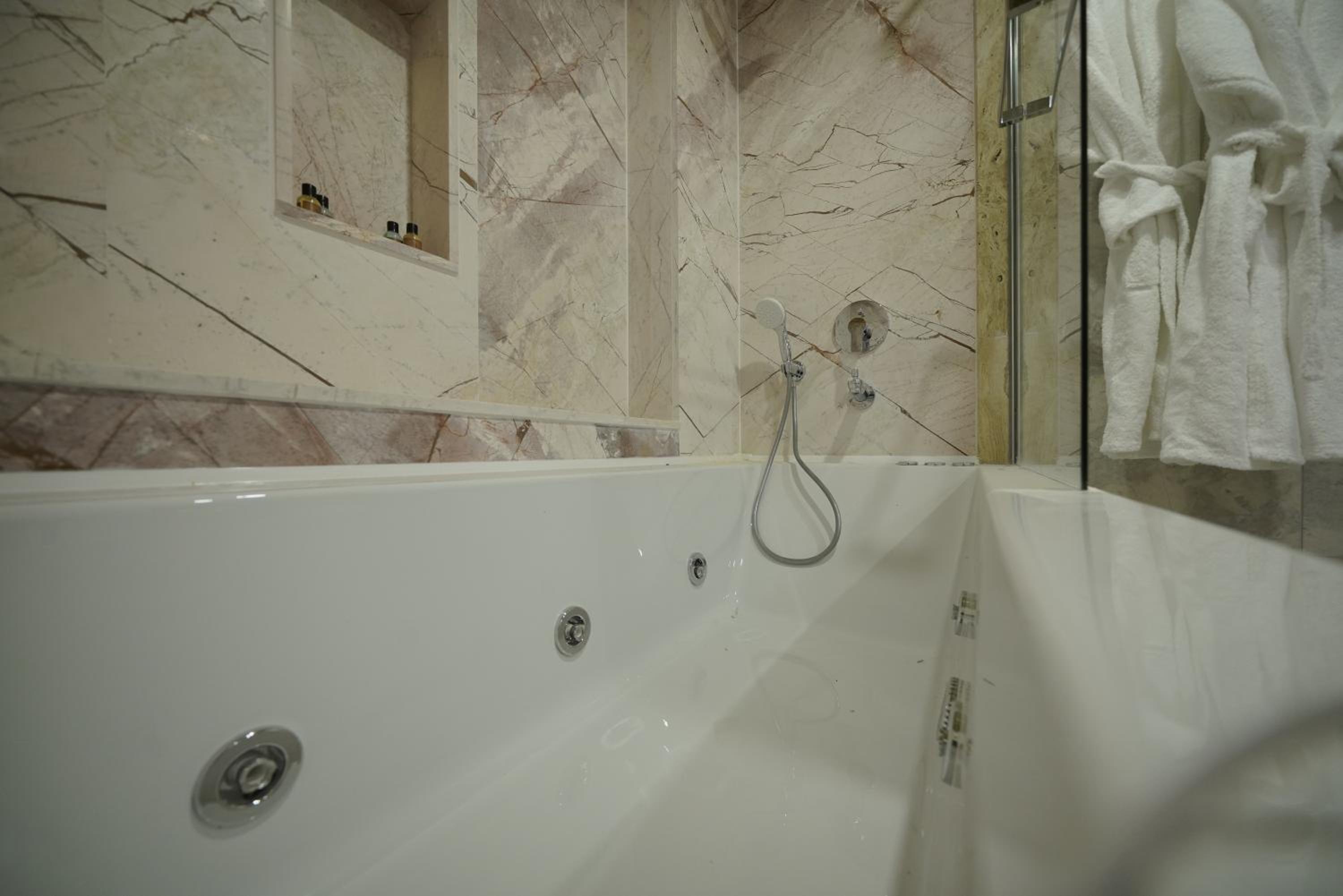 Walnut House Otel - Image 56