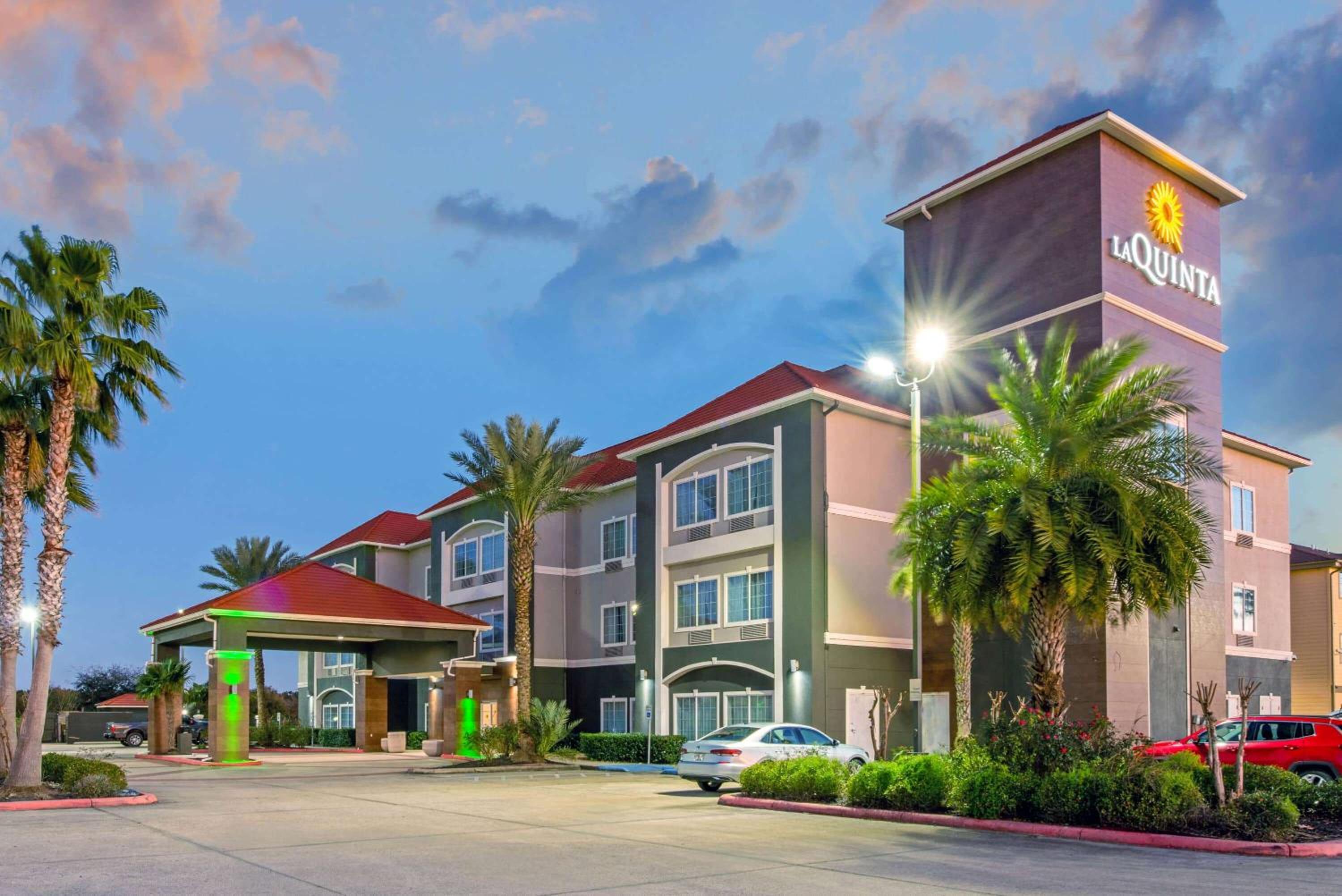 La Quinta by Wyndham Winnie view 2