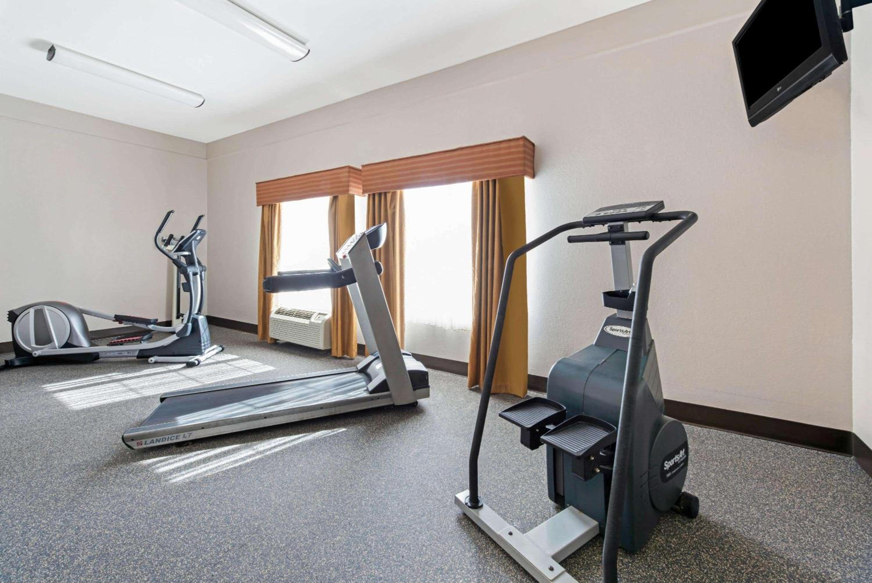 La Quinta by Wyndham Winnie view 5