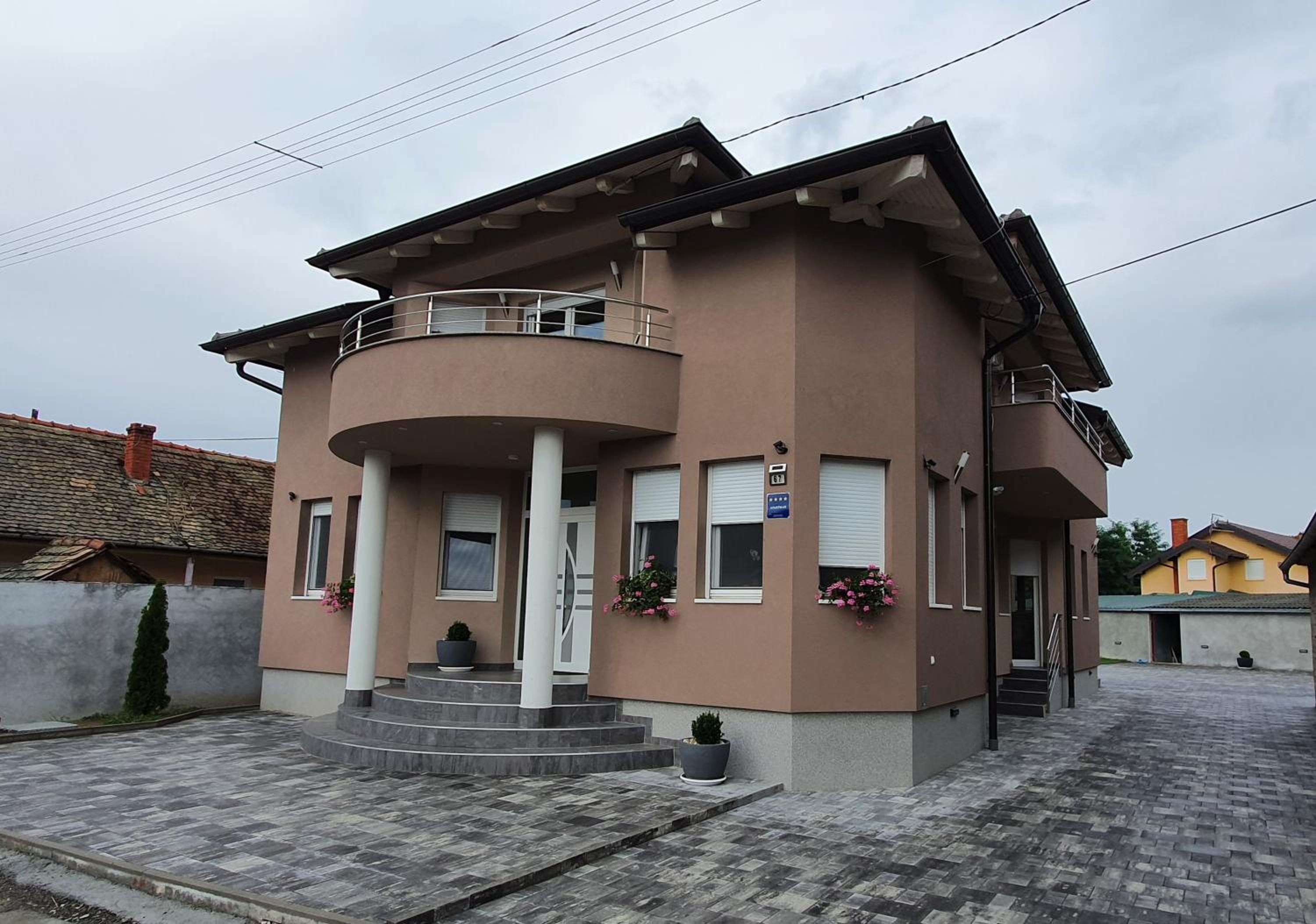 Apartman Božur **** view 2
