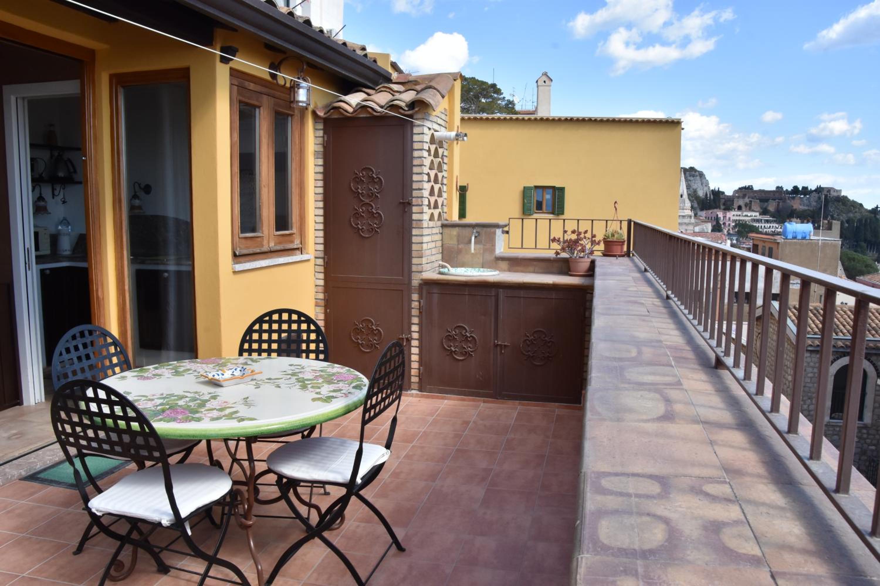 Taormina al Bacio apartment view 3