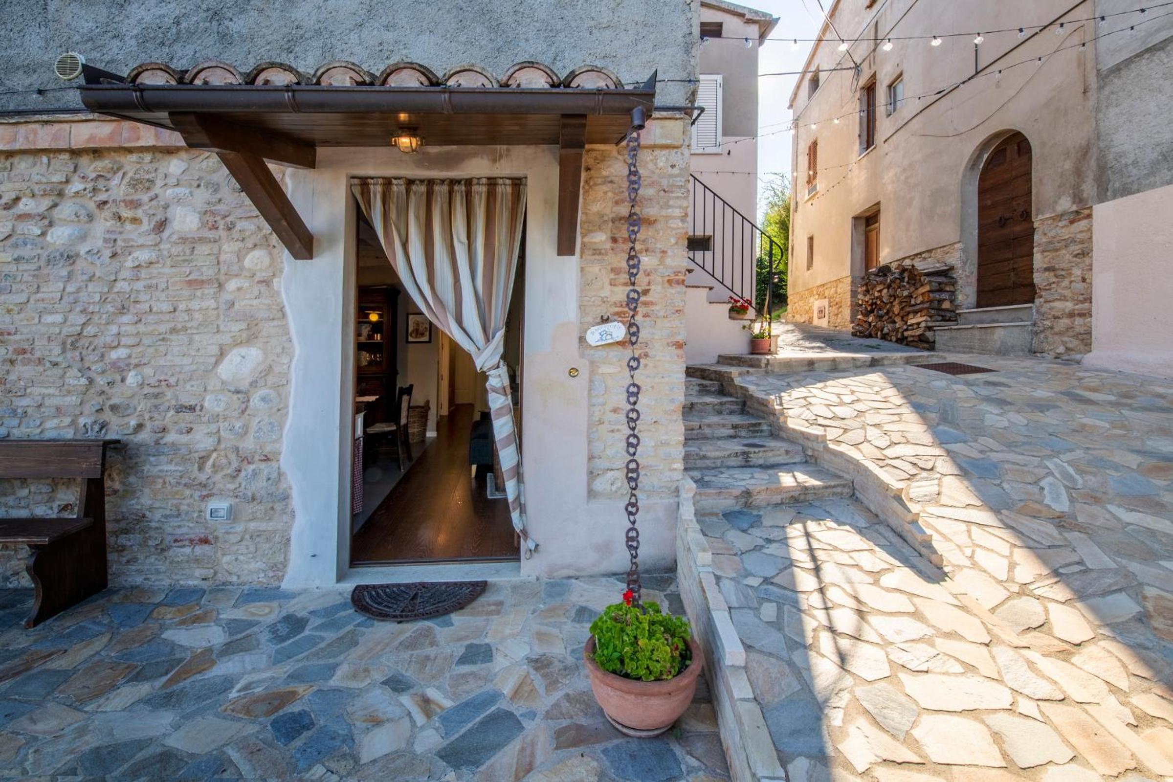 Borgo Case Lucidi relax view 4
