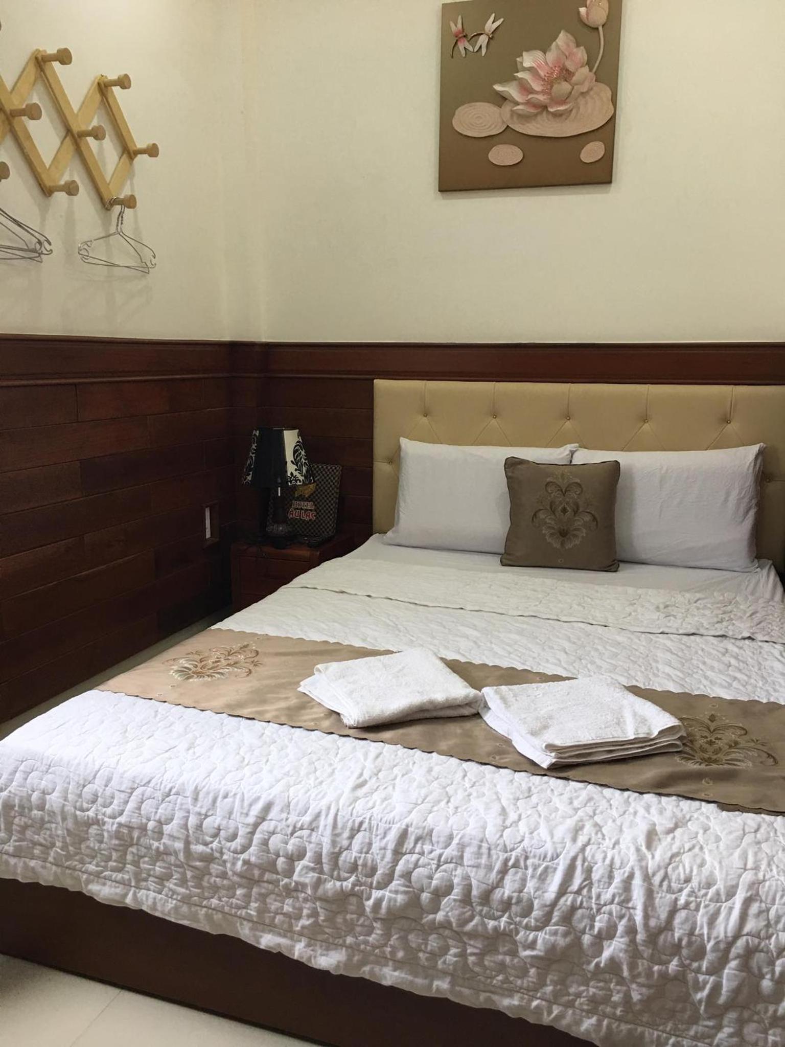 Au Lac Hotel