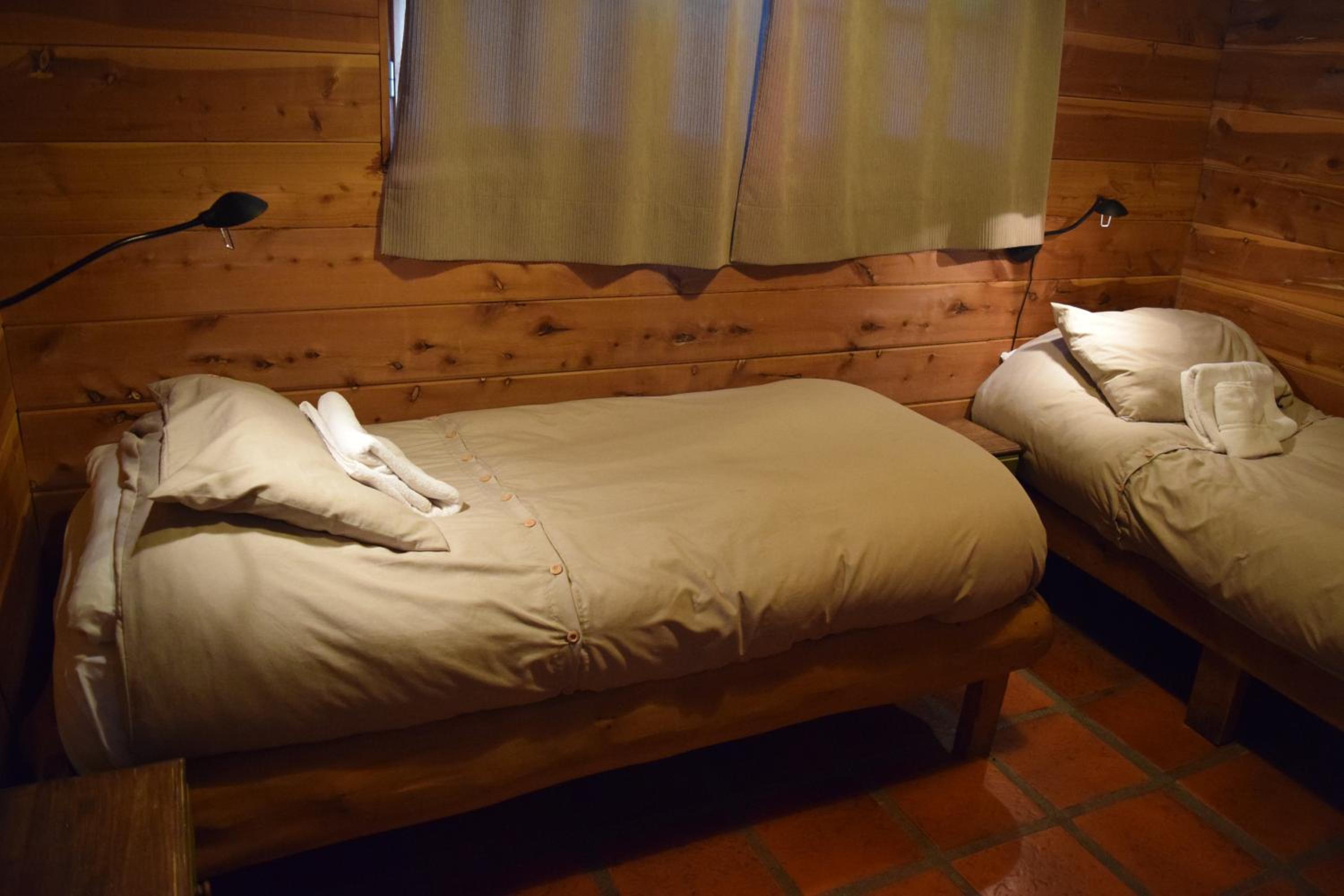 Periko´s Youth Hostel