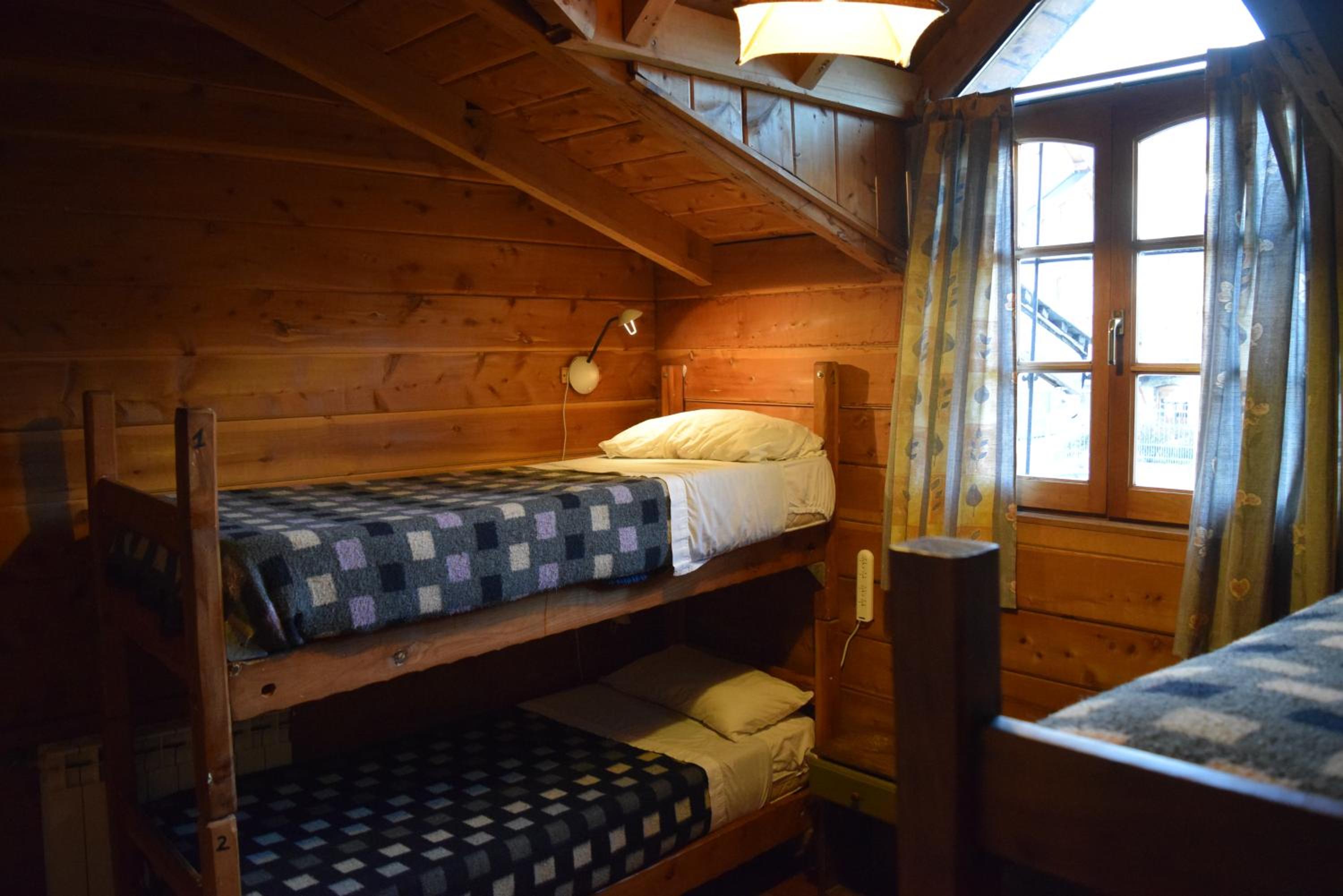 Periko´s Youth Hostel