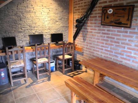 Periko´s Youth Hostel