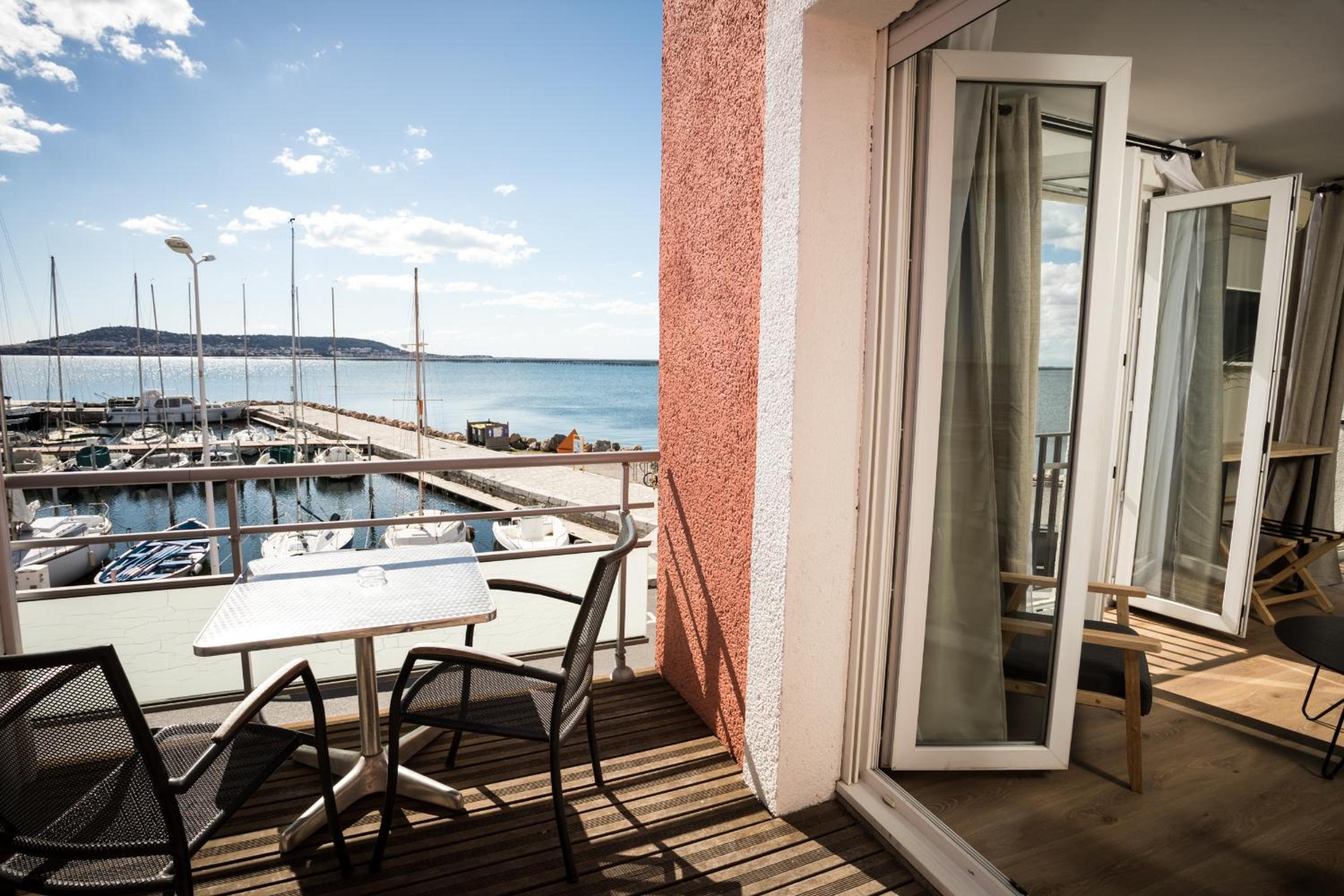 balcony