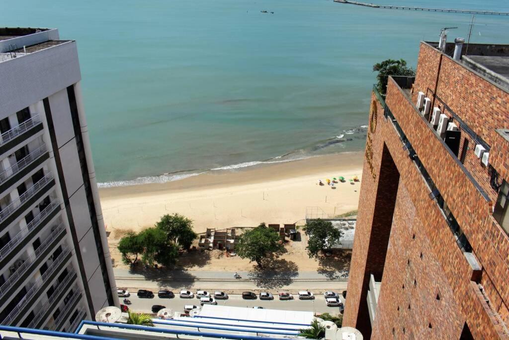 13 FLAT BEIRA MAR Com ENERGIA, VAGA, 3 CAMAS, WI-FI e AR view 3