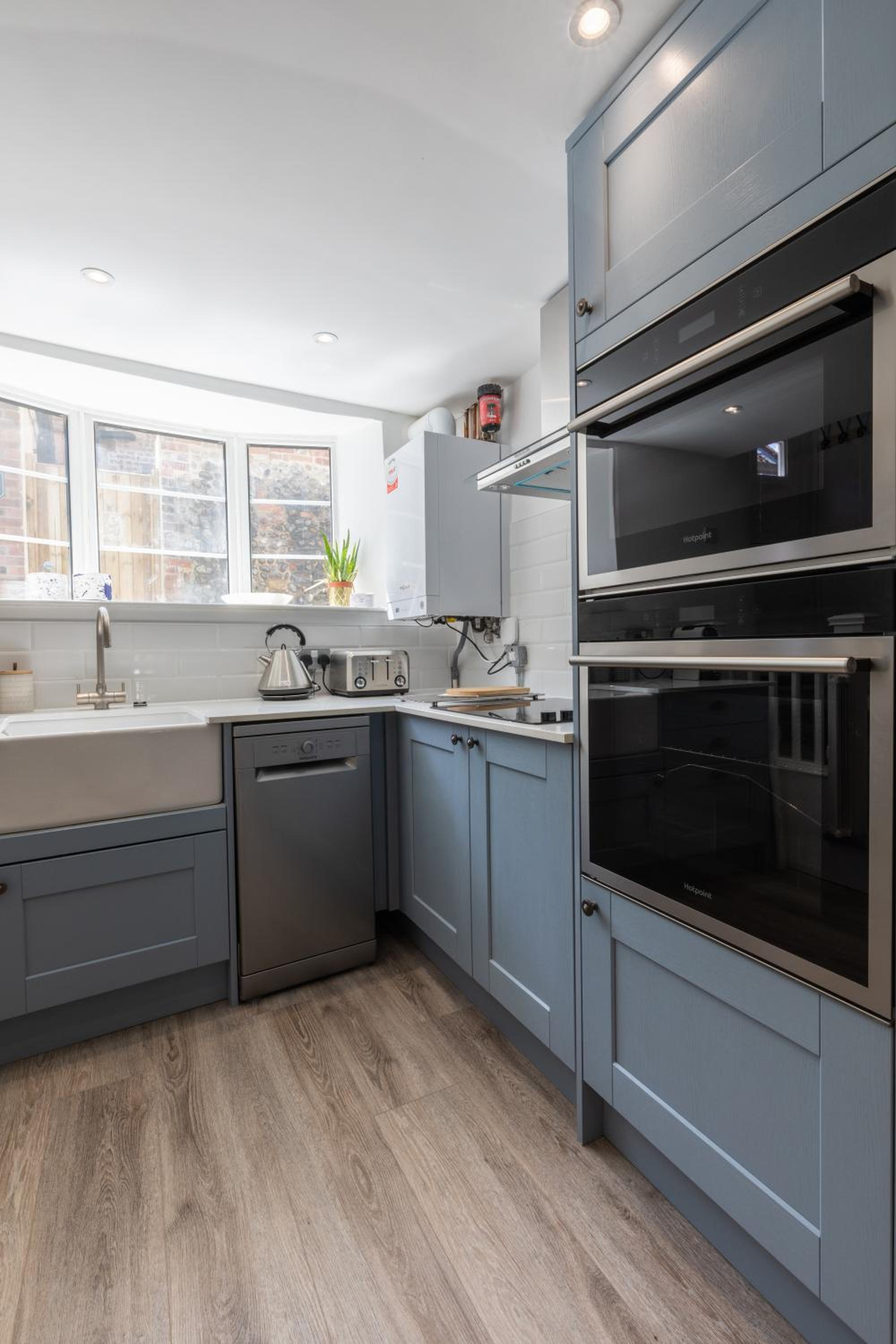 Lion Cottage - Dog-Friendly 3-Bed in Heart of Holt view 2