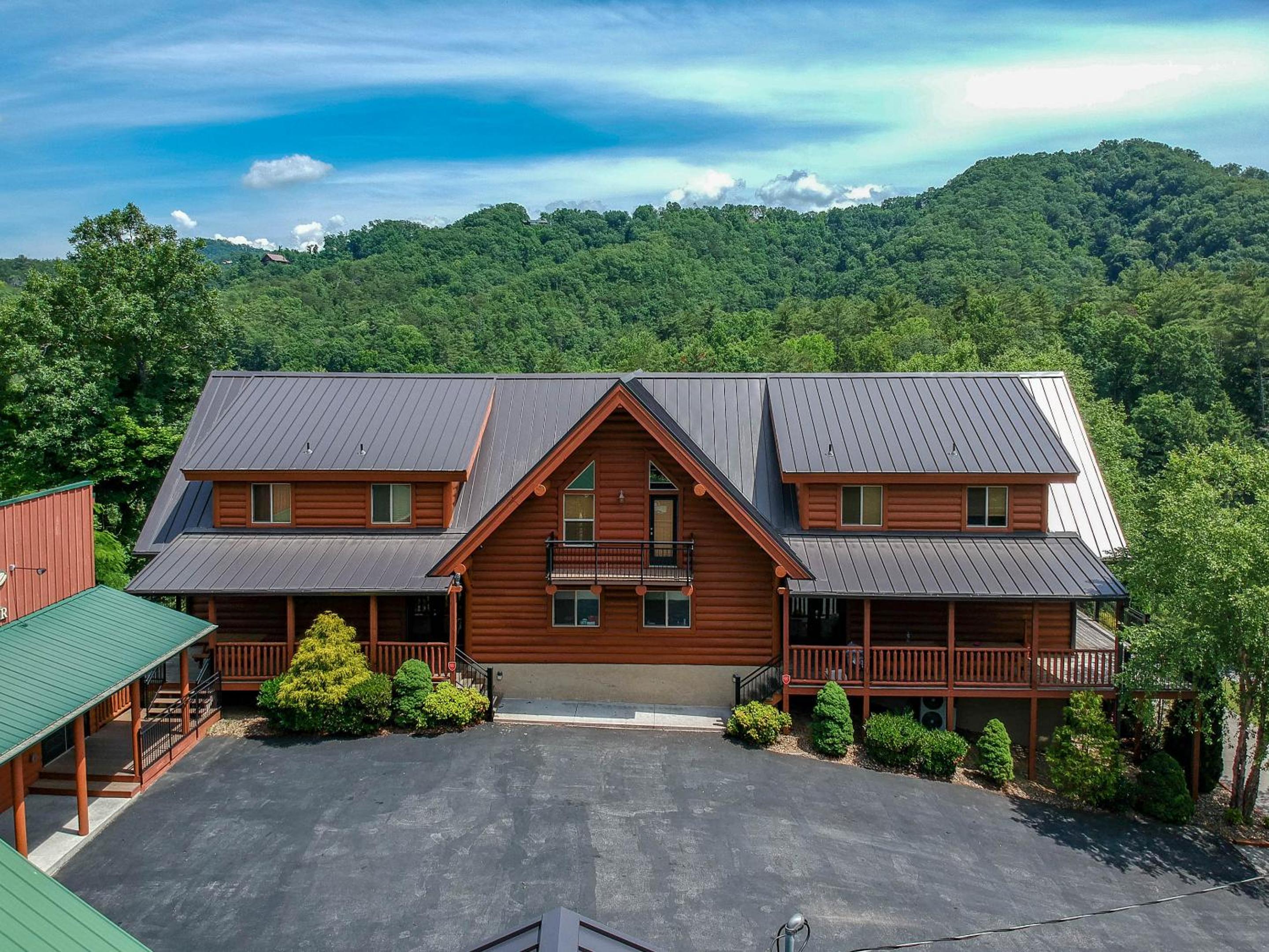Moose Hollow Lodge