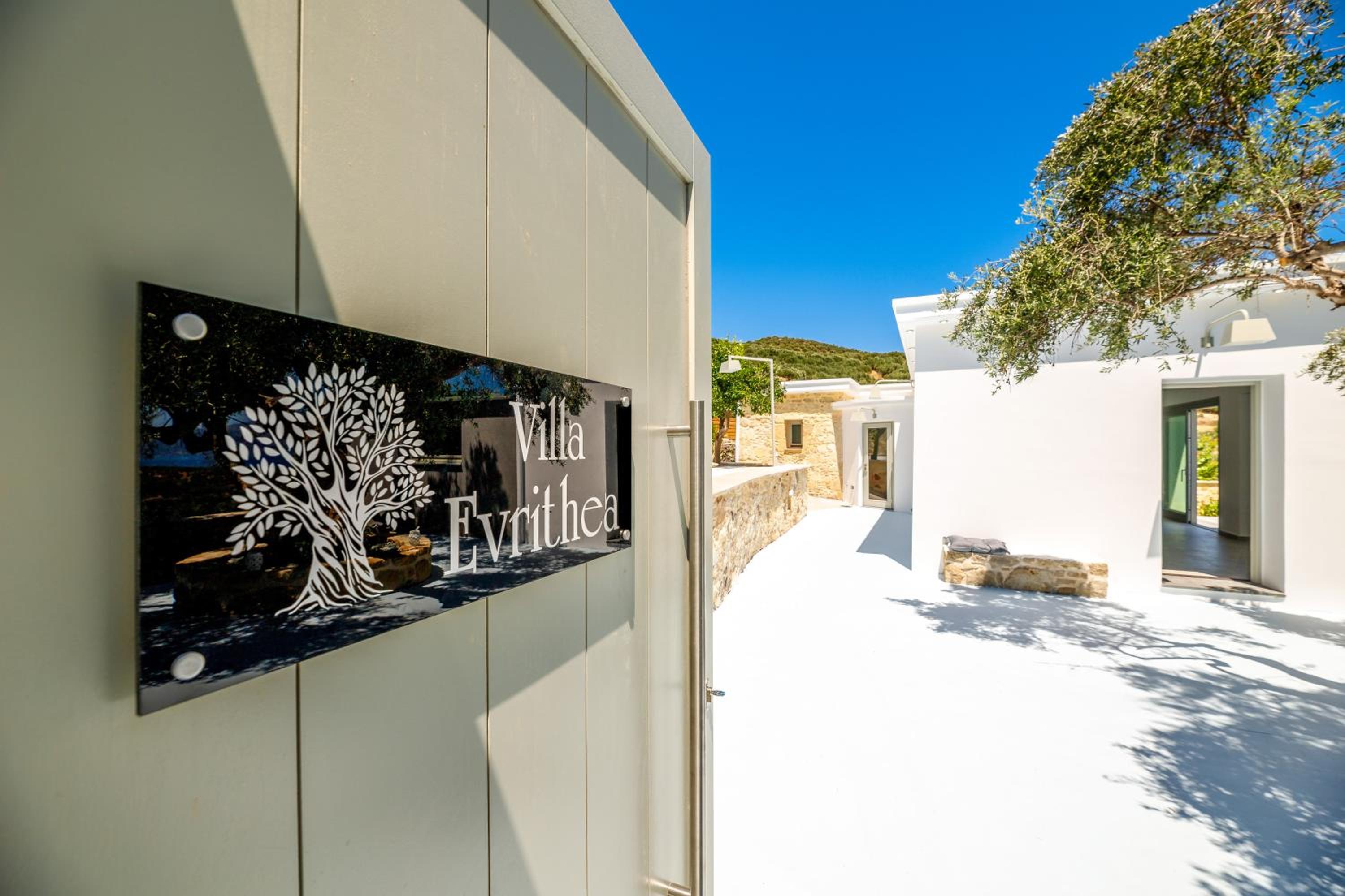 Hotel Villa Evrithea - Image 1