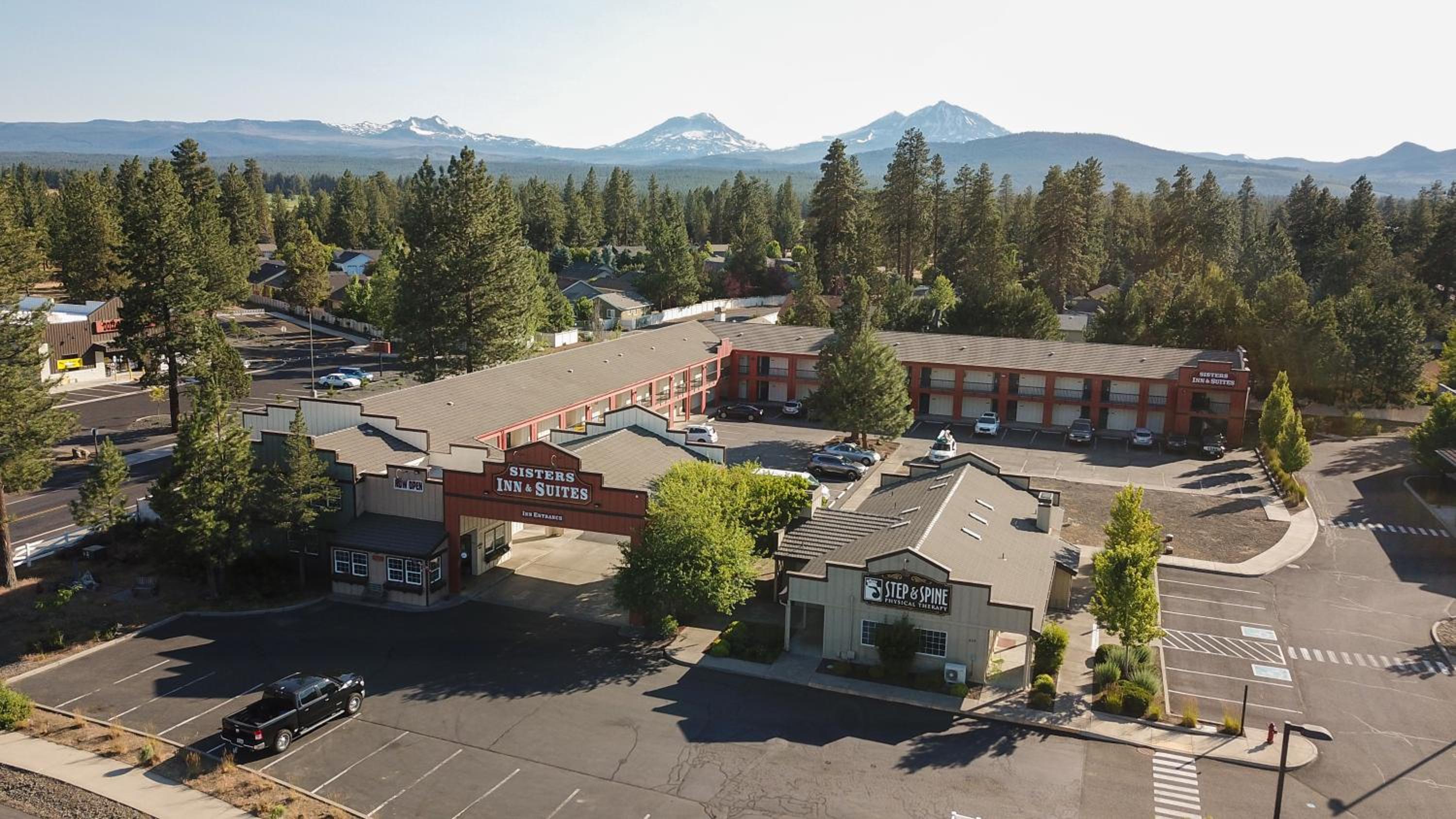 Sisters Inn & Suites