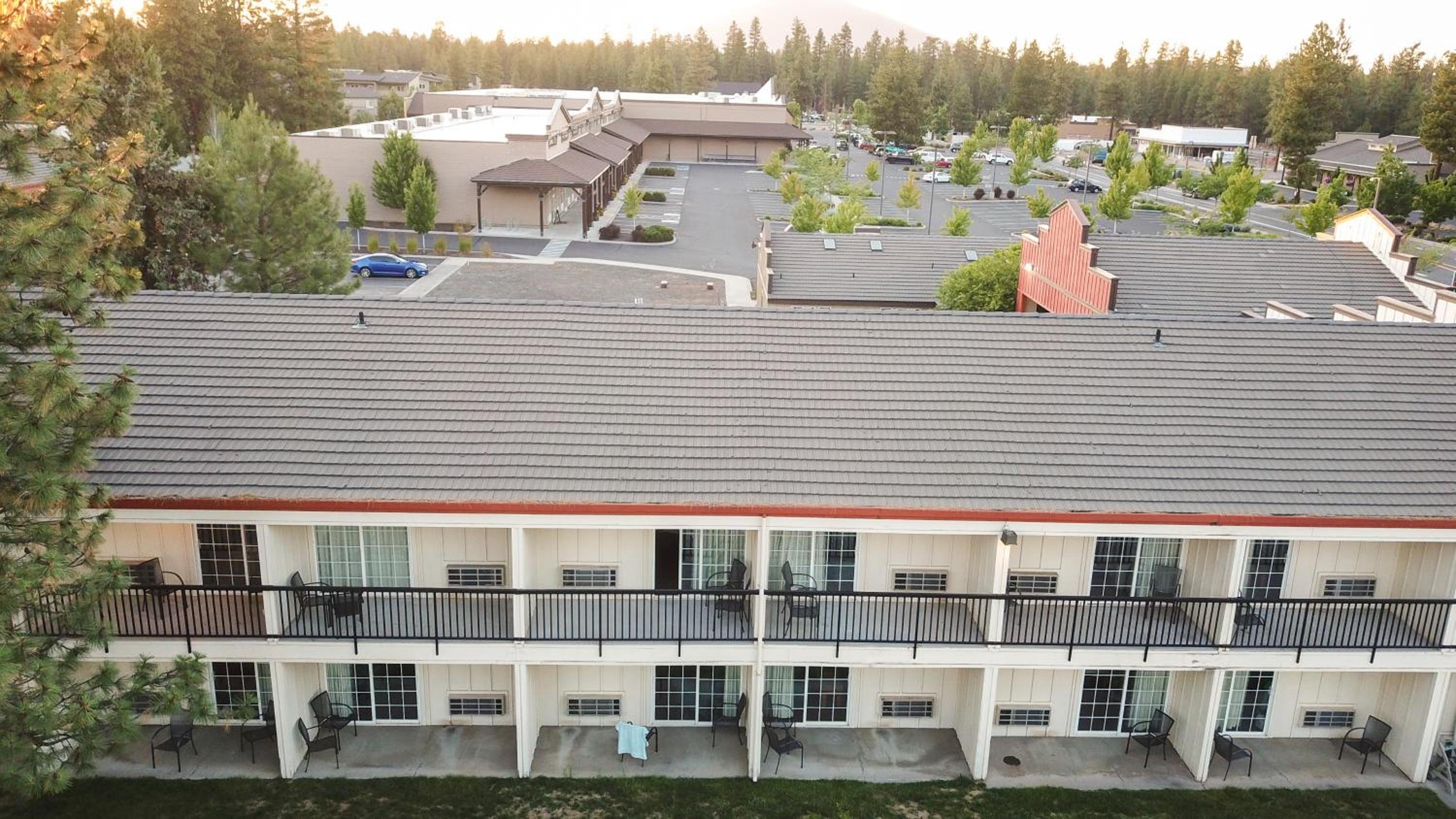 Sisters Inn & Suites