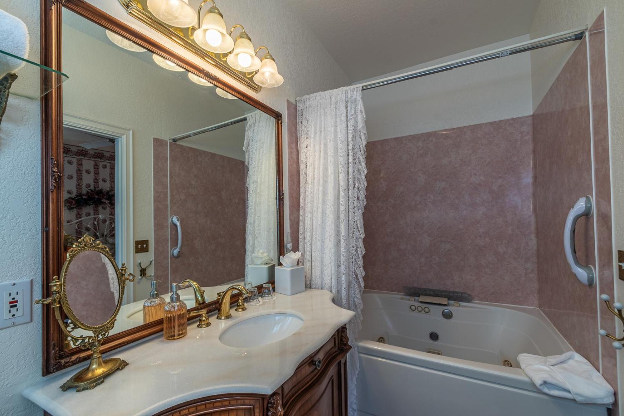 Apples Bed and Breakfast Inn view 5