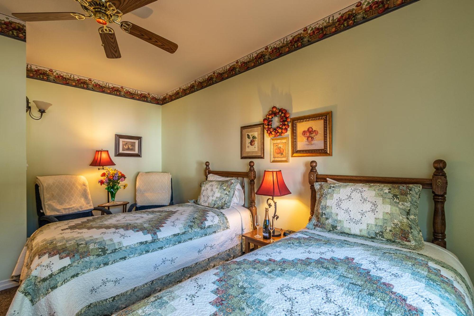 Apples Bed and Breakfast Inn view 3