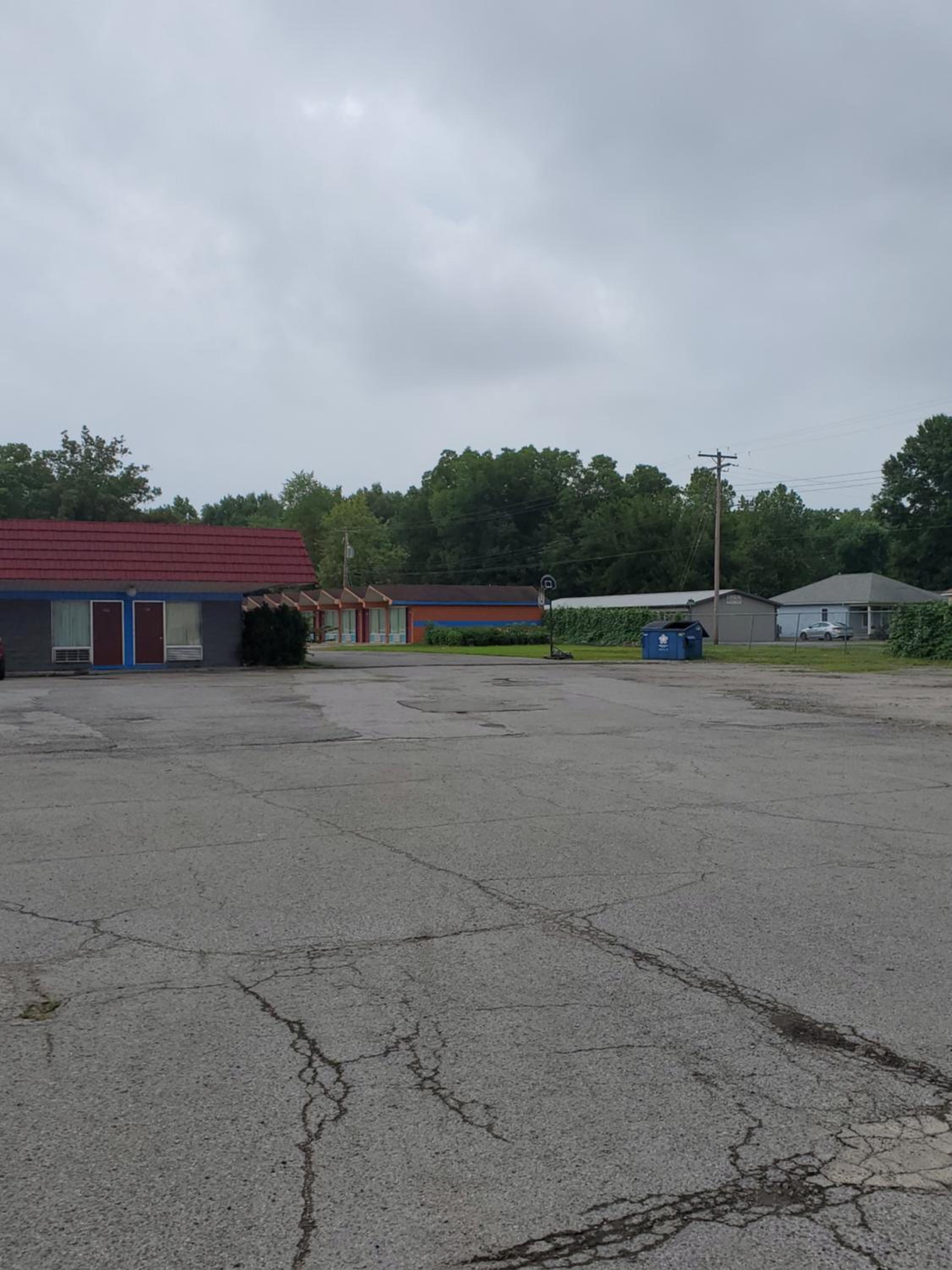 Gray Plaza Motel West Frankfort, photo 20