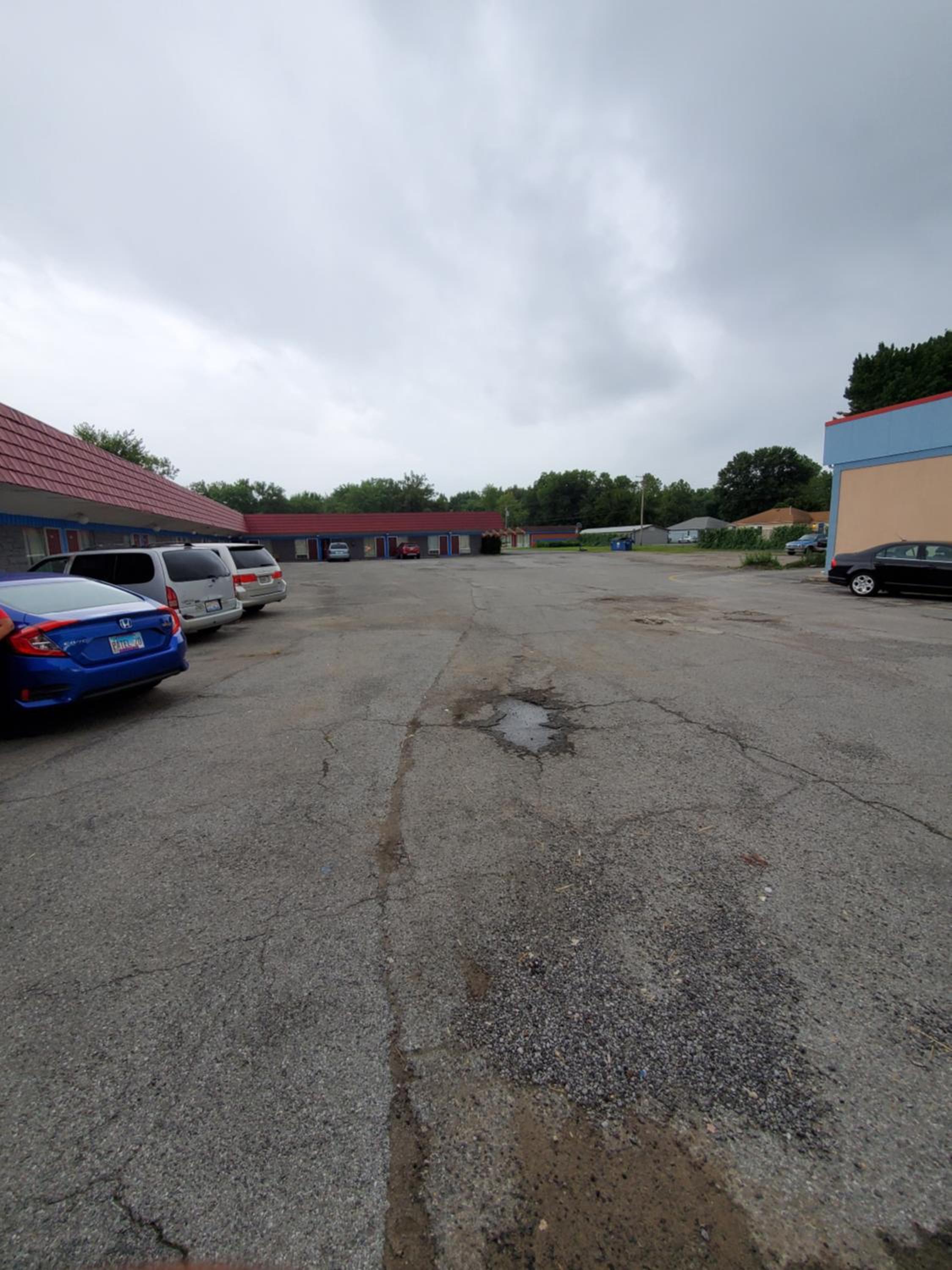 Gray Plaza Motel West Frankfort, photo 18