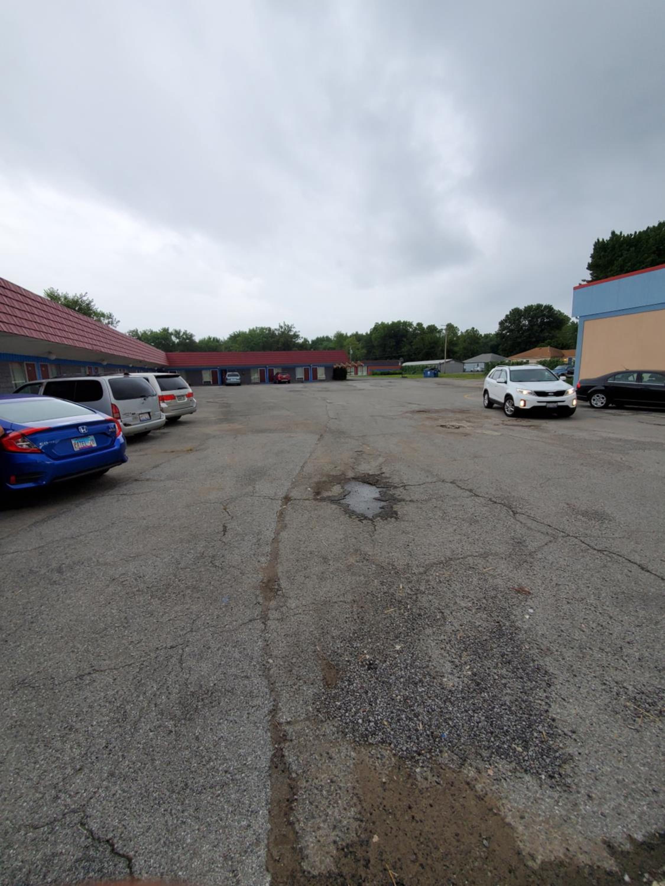 Gray Plaza Motel West Frankfort, photo 19