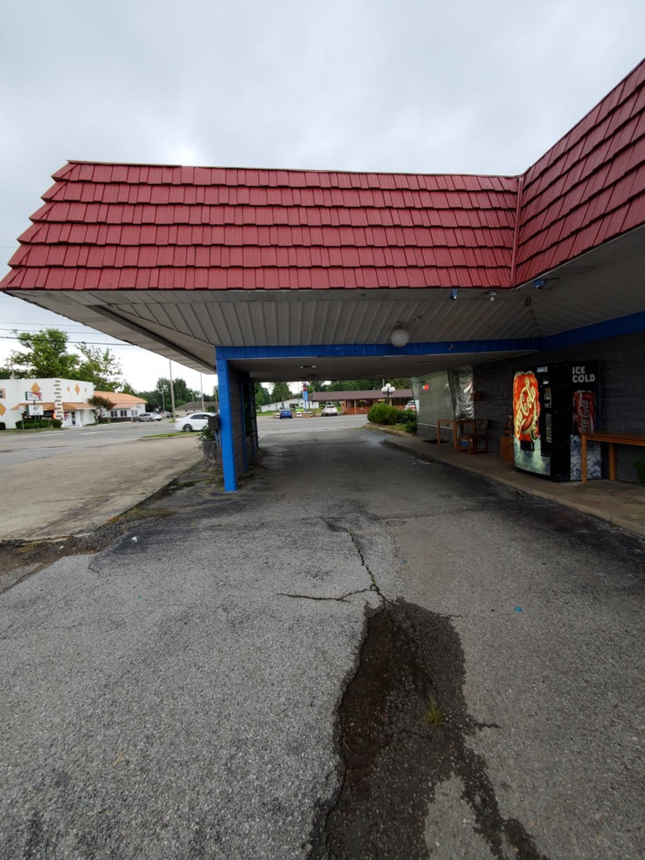 Gray Plaza Motel West Frankfort, photo 21