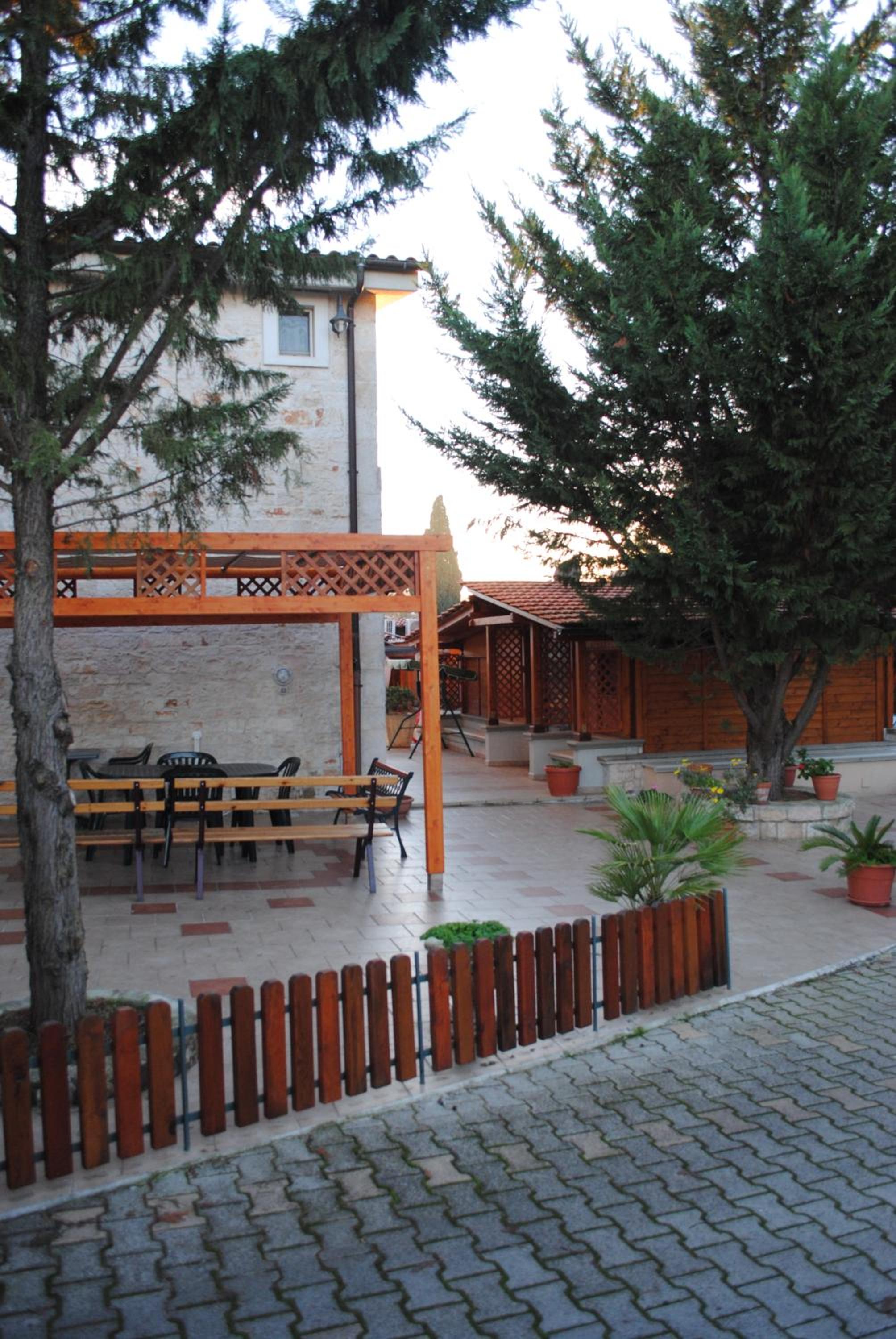 Photo 8