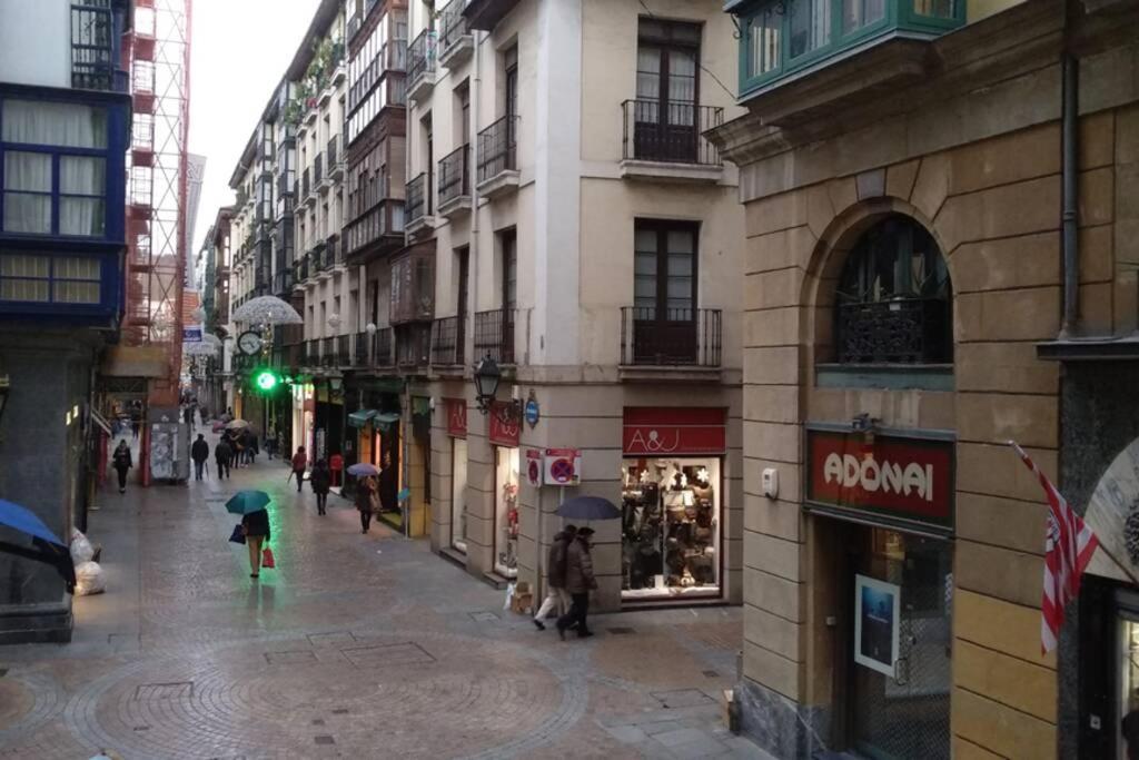 Lujoso piso en Casco Viejo. Bilbao. Free wifi. view 2