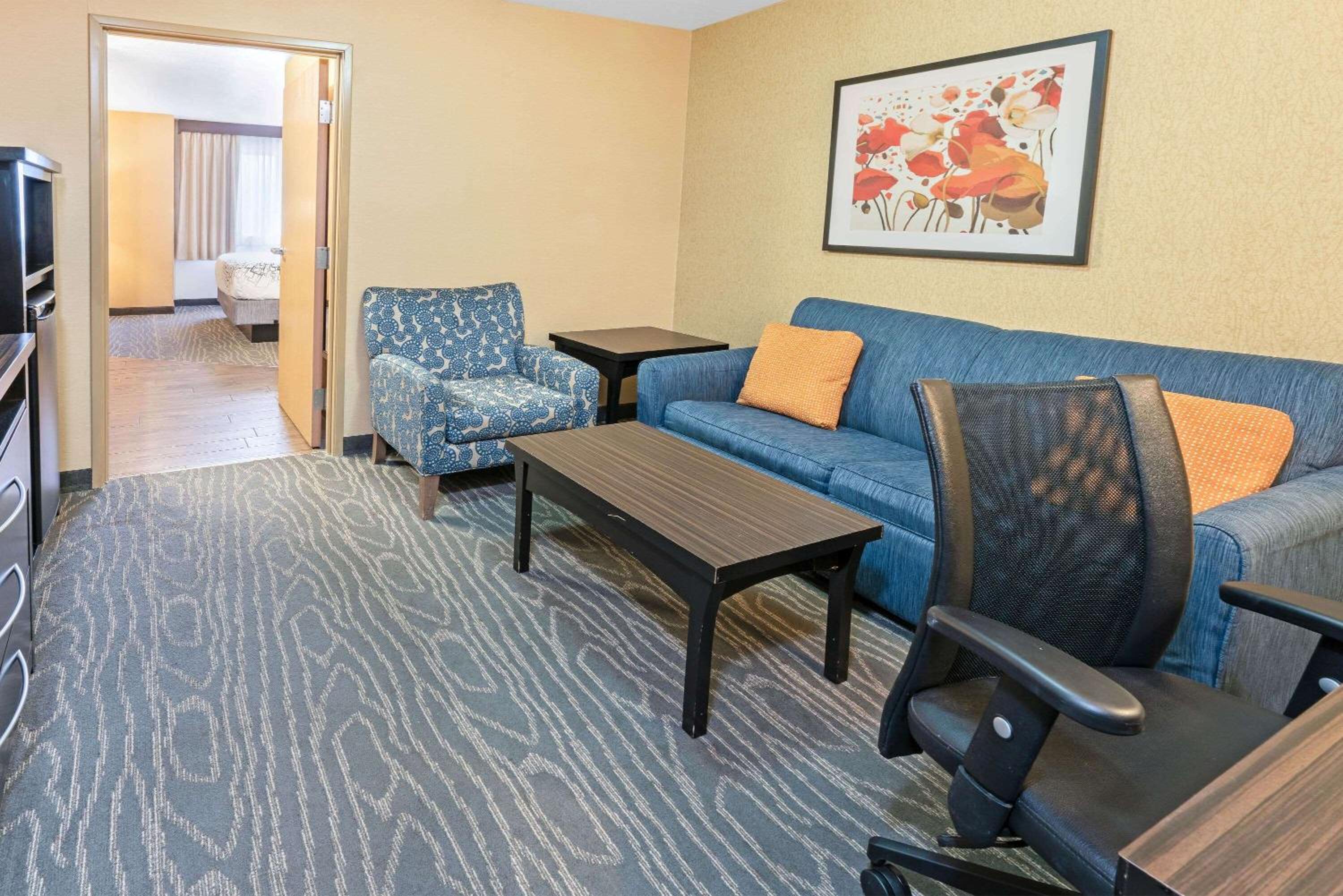 Logan Vacations - La Quinta by Wyndham Logan - Property Image 5