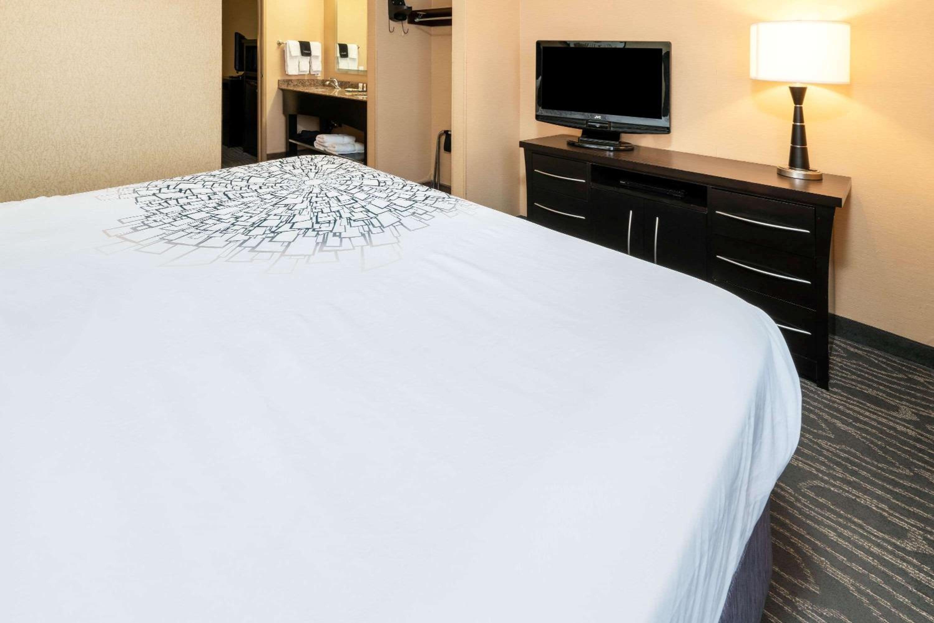 Logan Vacations - La Quinta by Wyndham Logan - Property Image 3