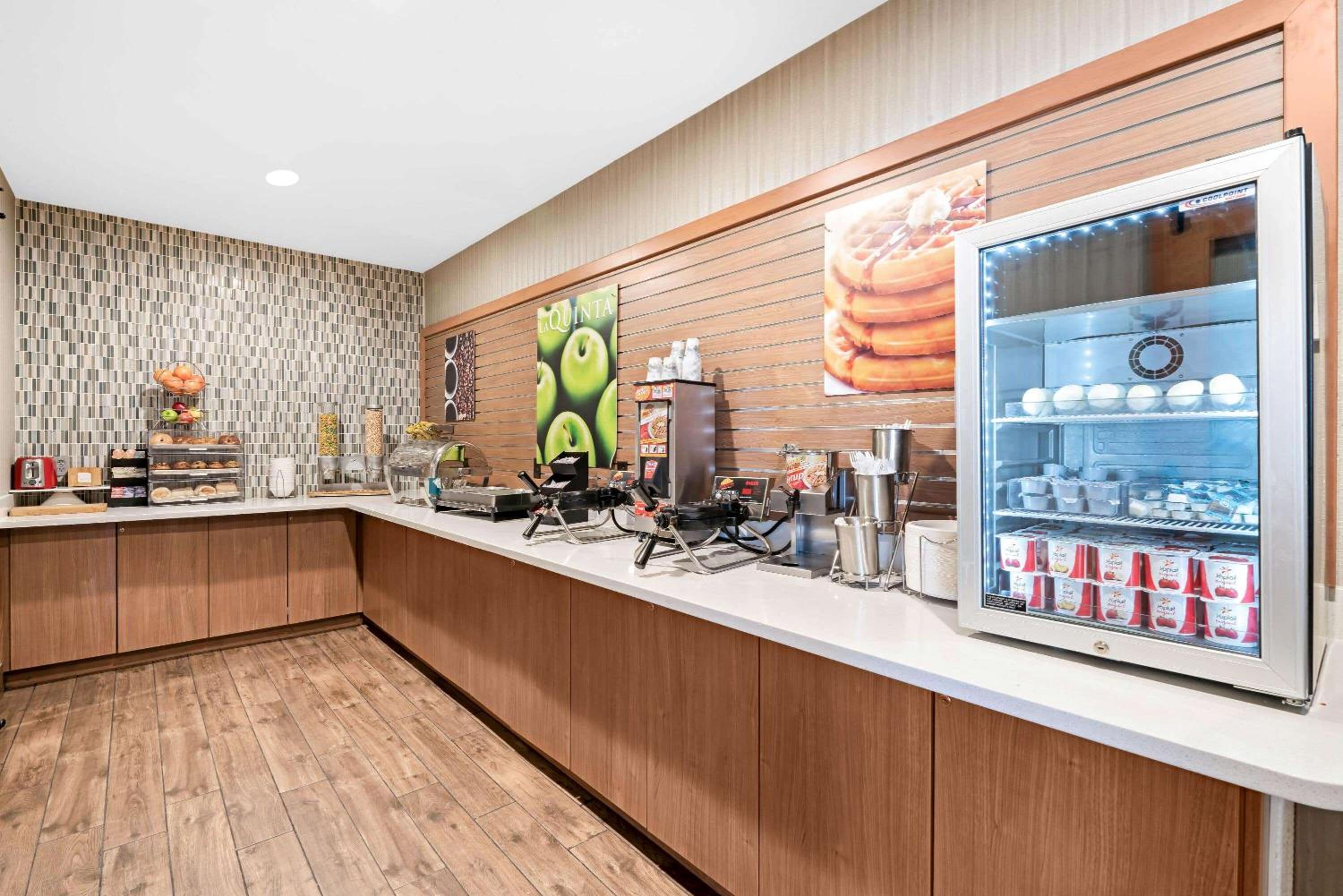 Logan Vacations - La Quinta by Wyndham Logan - Property Image 2