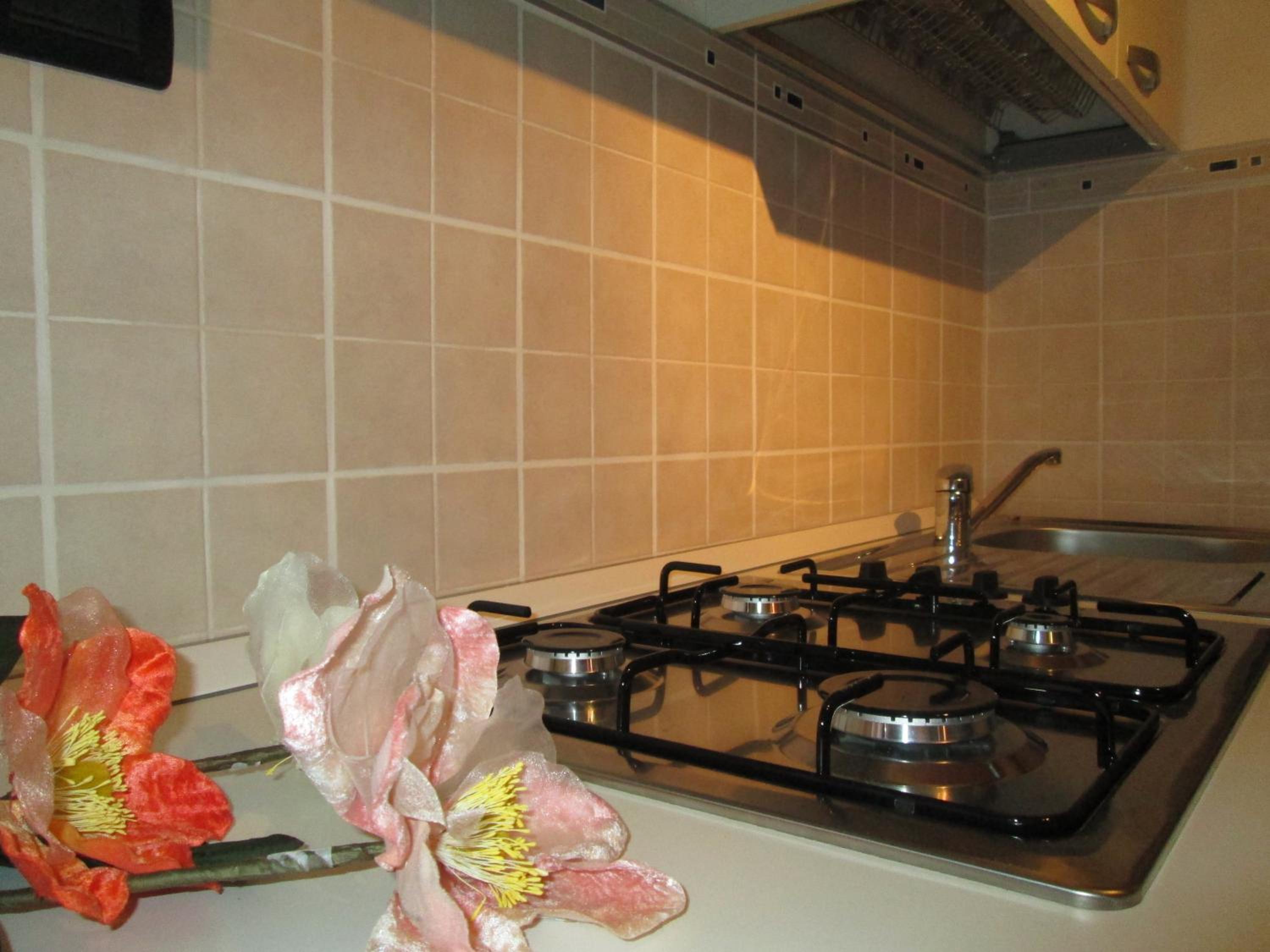 Orchidea en Carrù — kitchen