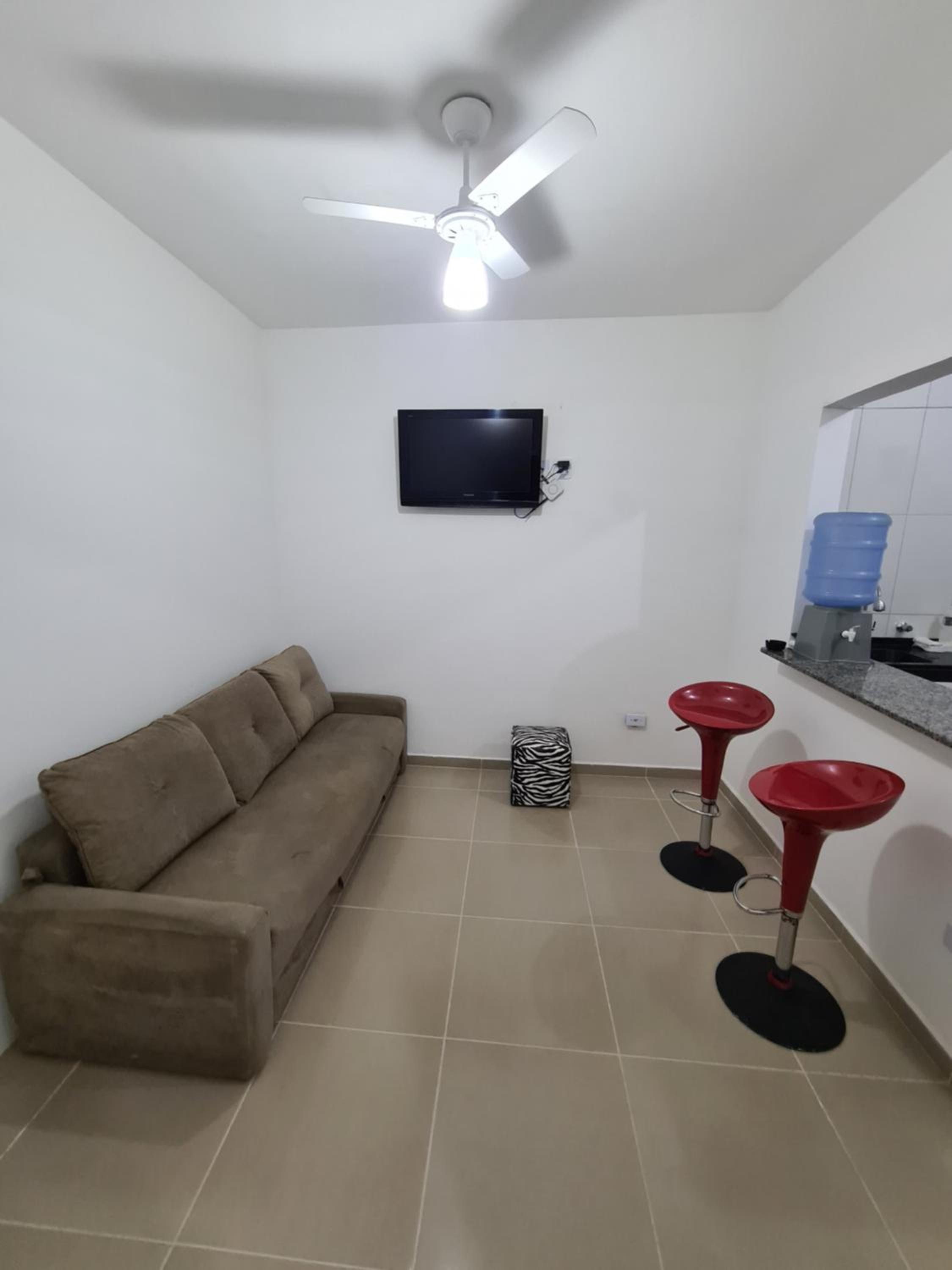 Kitão com quarto 50mts do mar