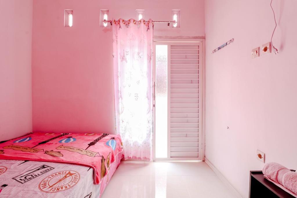 Pinky Guest House Syariah Kota Batu view 4