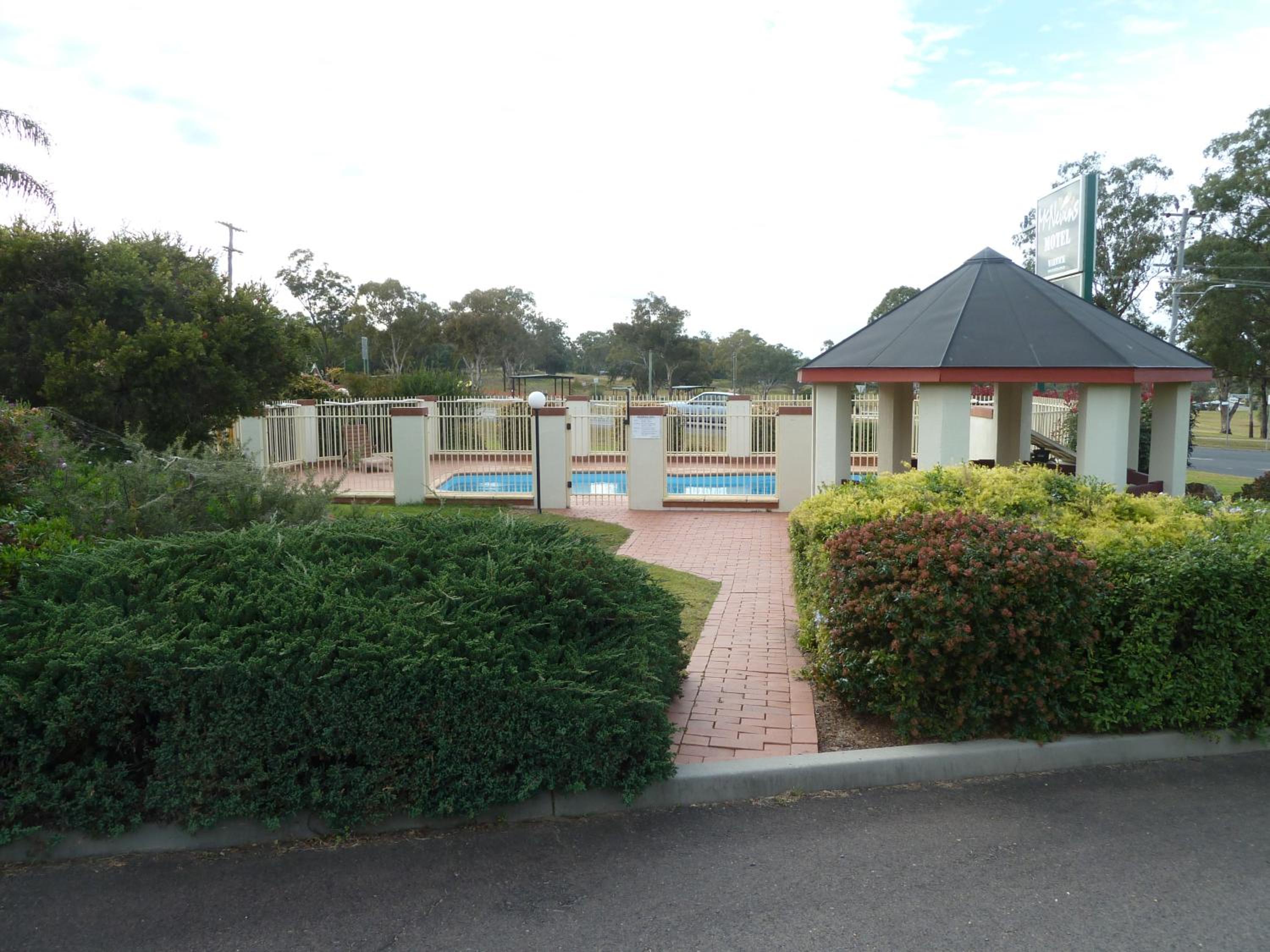 McNevins Warwick Motel