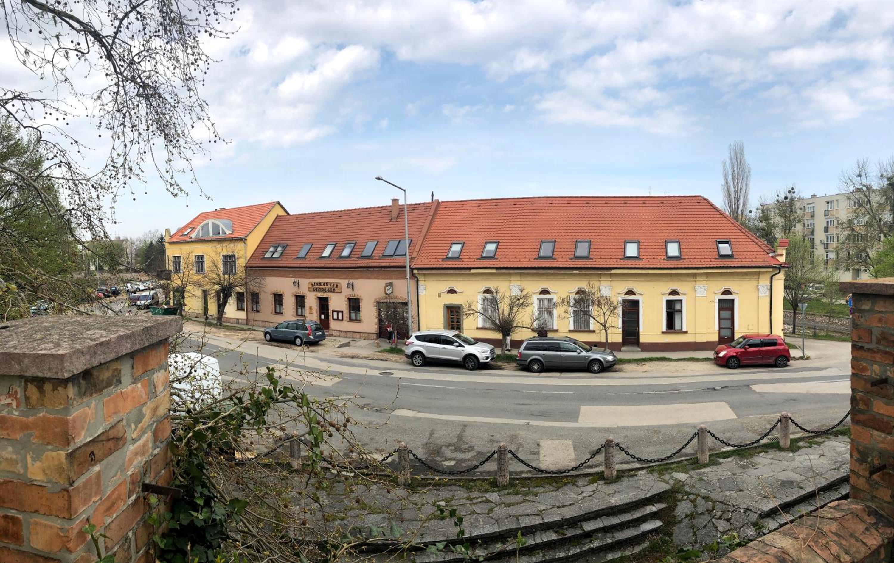 Váralja Vendégház Tata view 3