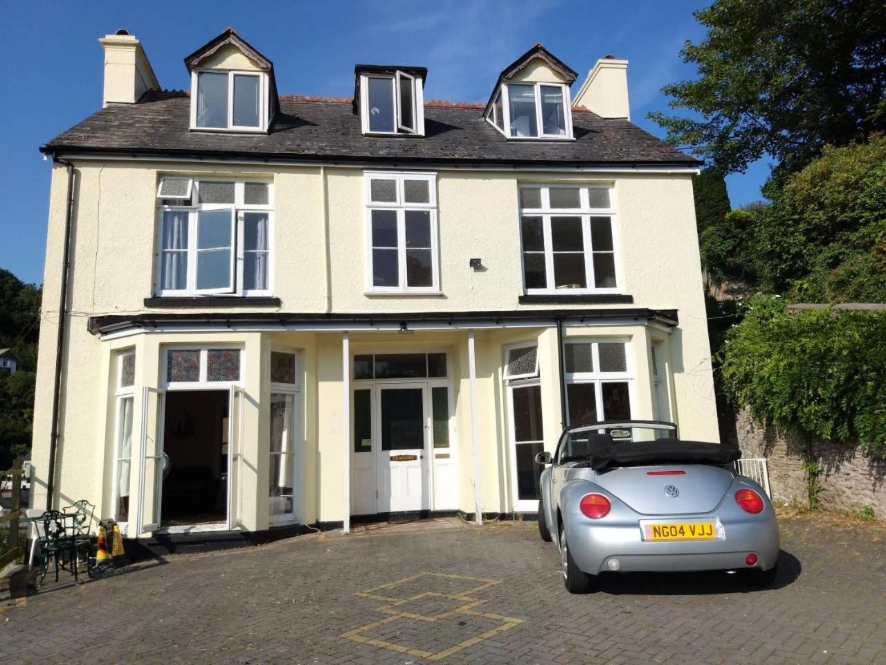 Looe Vacations - Admirals Apartment sleeps 4 adults 2 children EV Point - Property Image 20