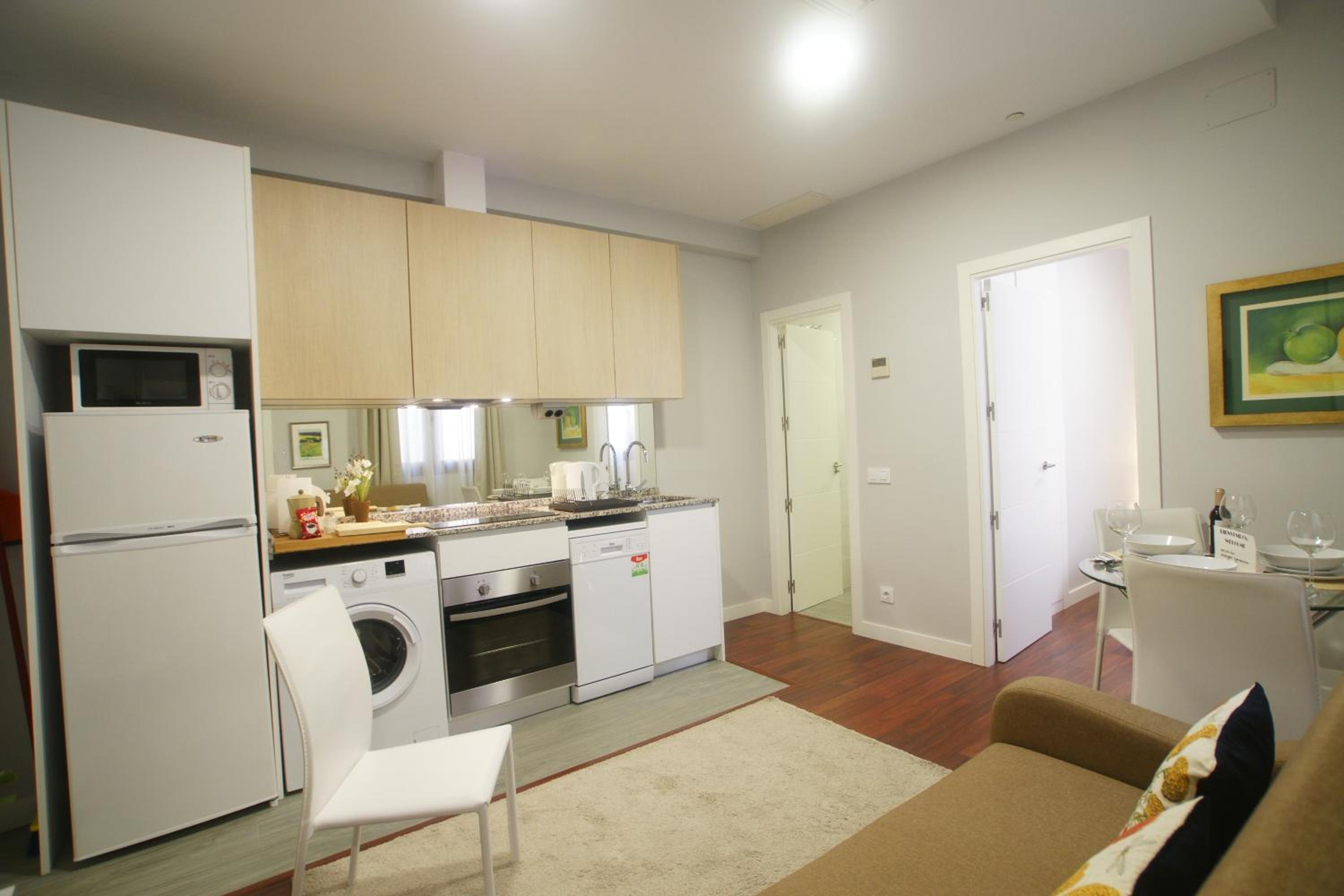 Apartamento al lado de Gran Via - Pink view 4
