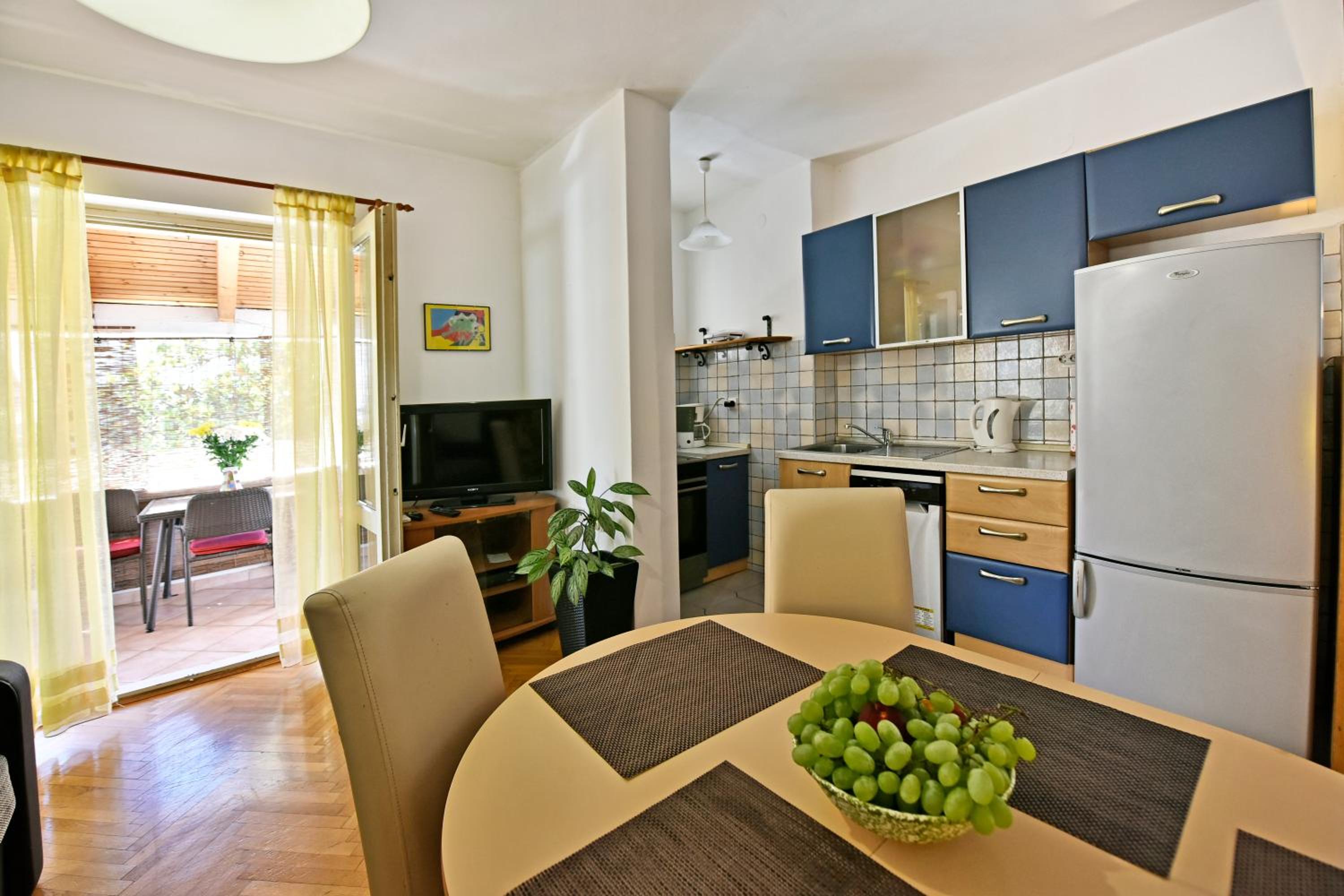 Apartment Nikola - Property Image 1