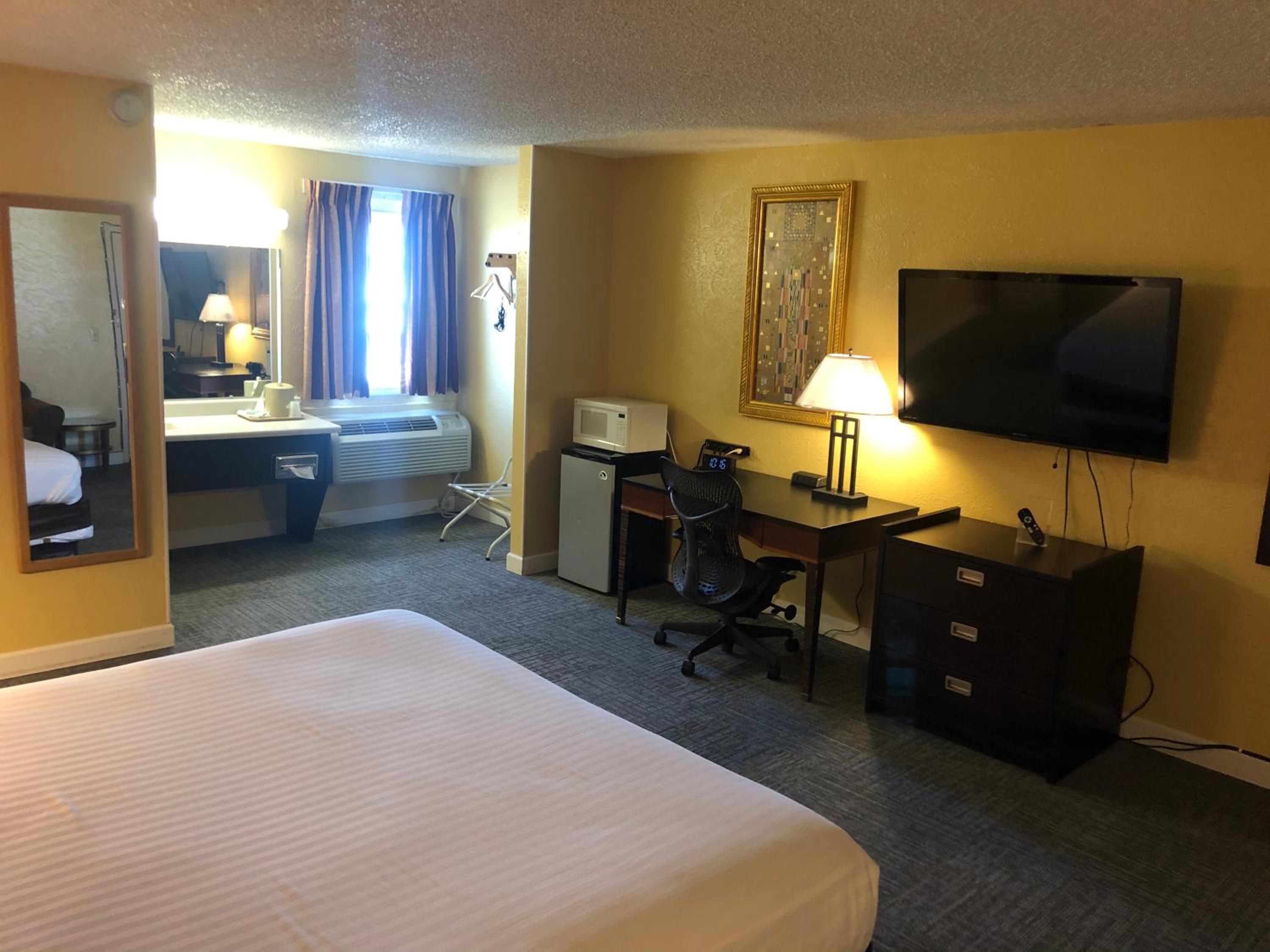Dodge City Vacations - Nendels Inn  Suites Dodge City Airport - Property Image 19