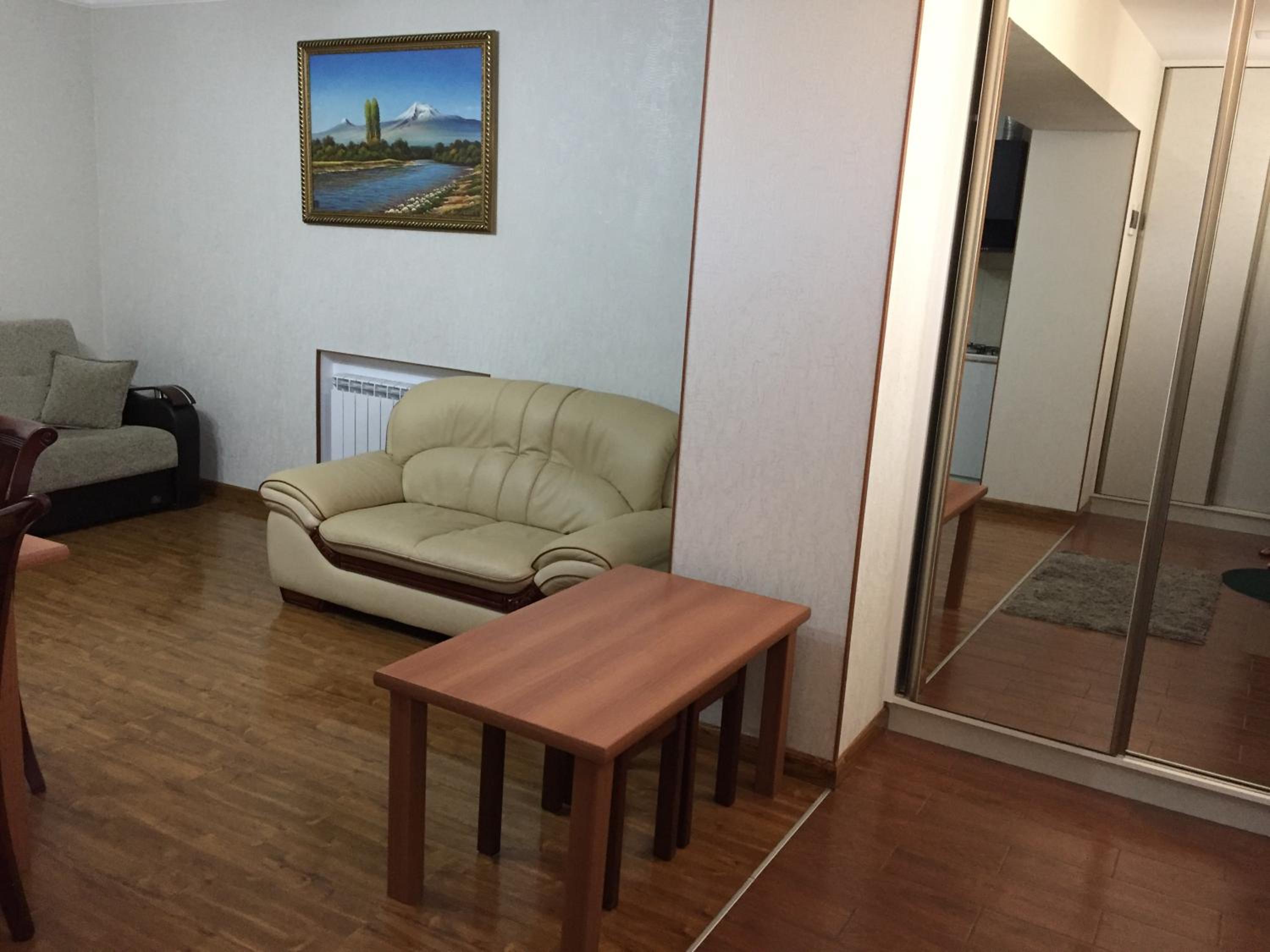 Apartment on Getapnya 74