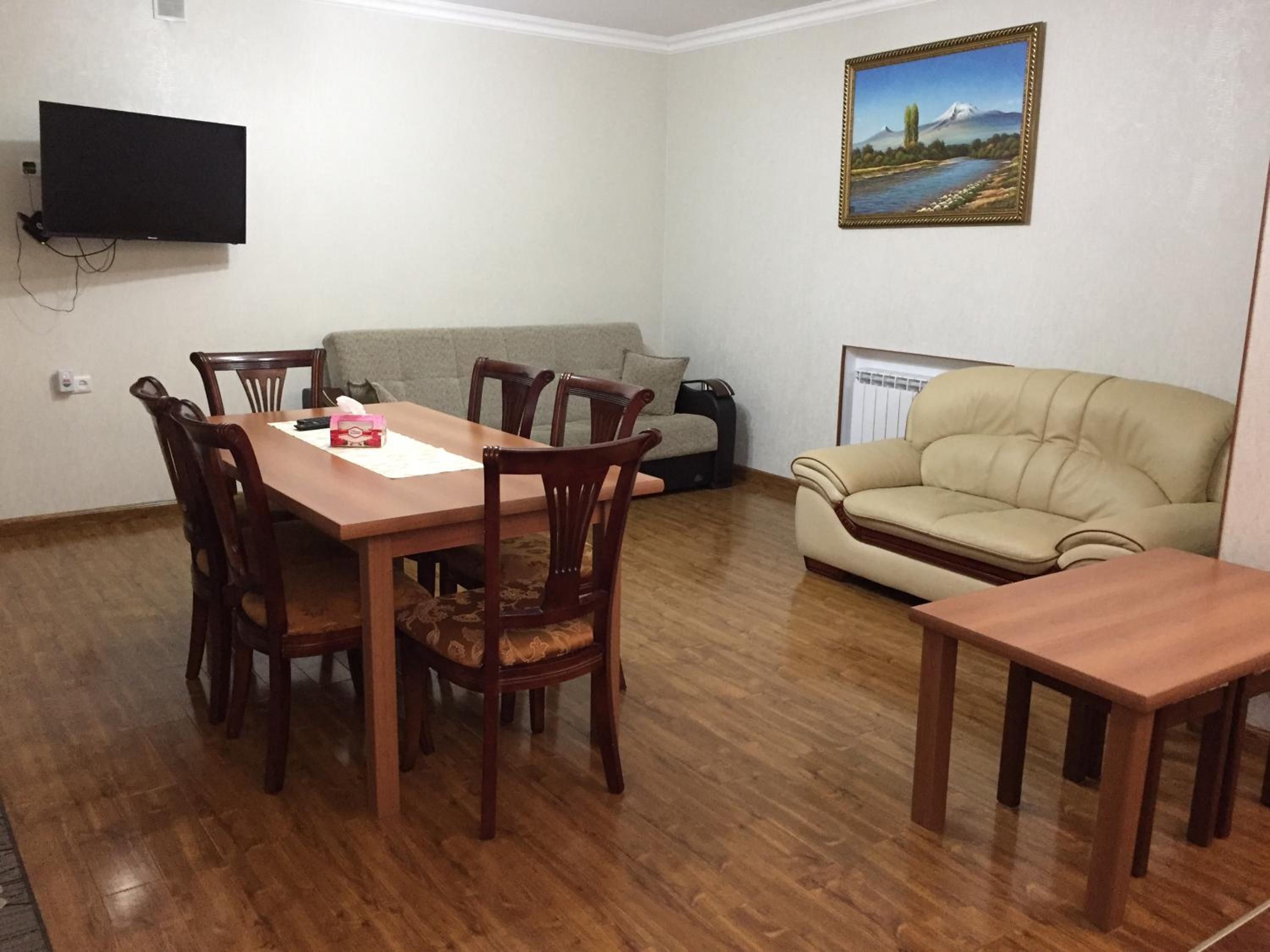 Apartment on Getapnya 74