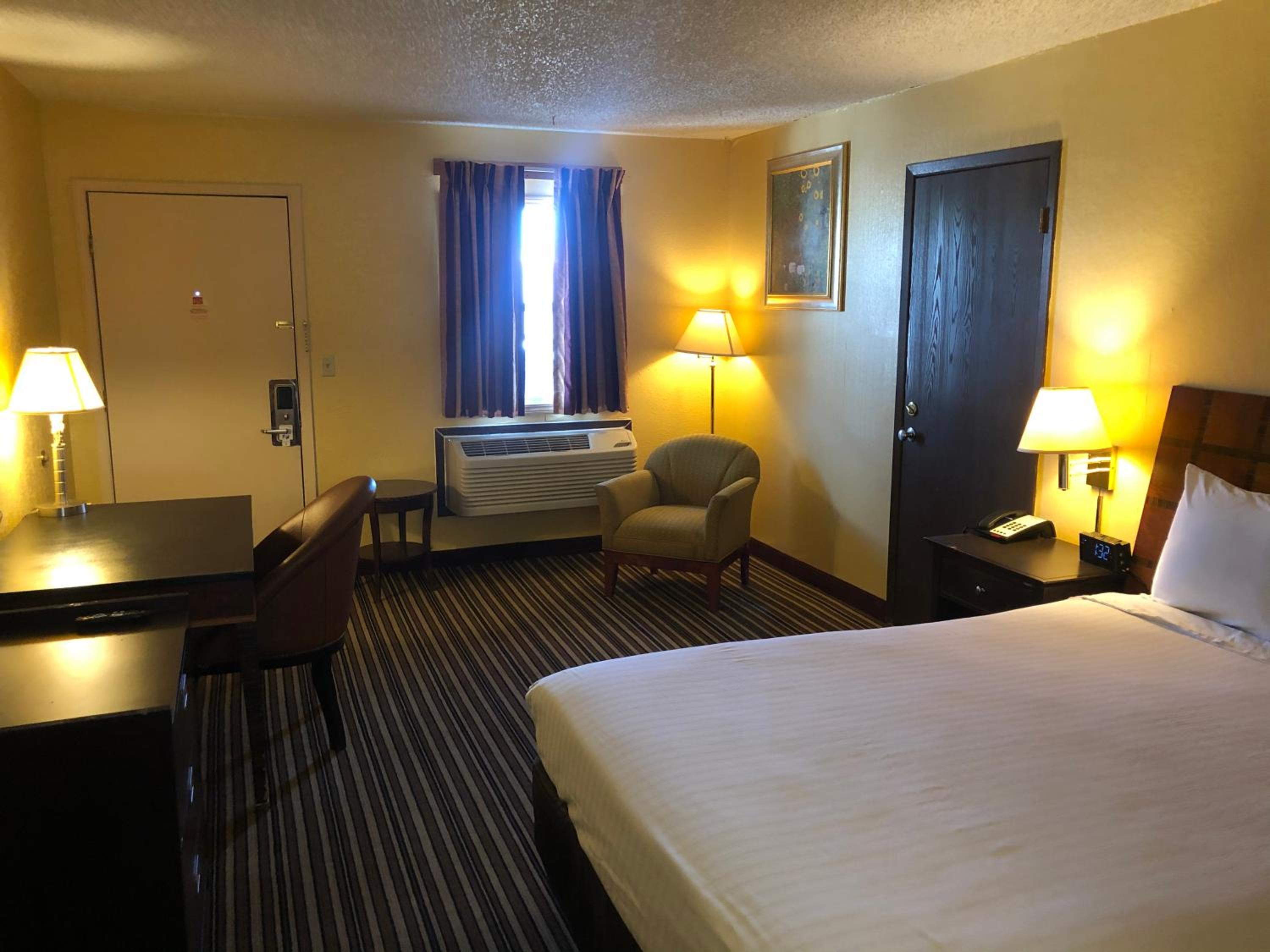 Dodge City Vacations - Nendels Inn  Suites Dodge City Airport - Property Image 24