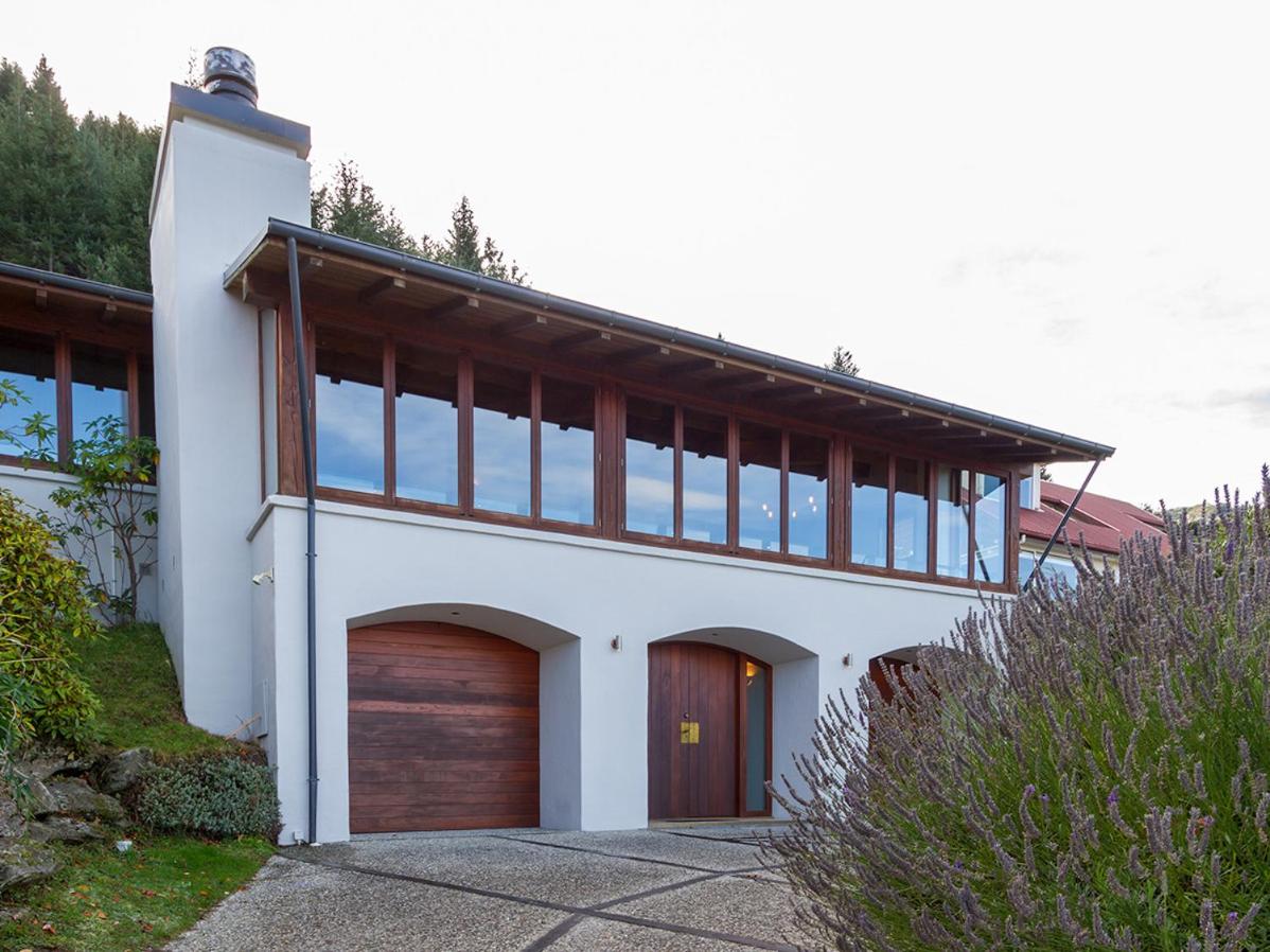 Vista Retreat - Queenstown Holiday Home view 2