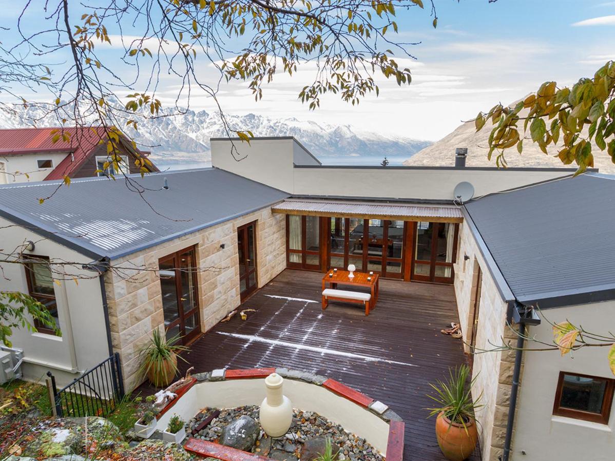 Vista Retreat - Queenstown Holiday Home view 3