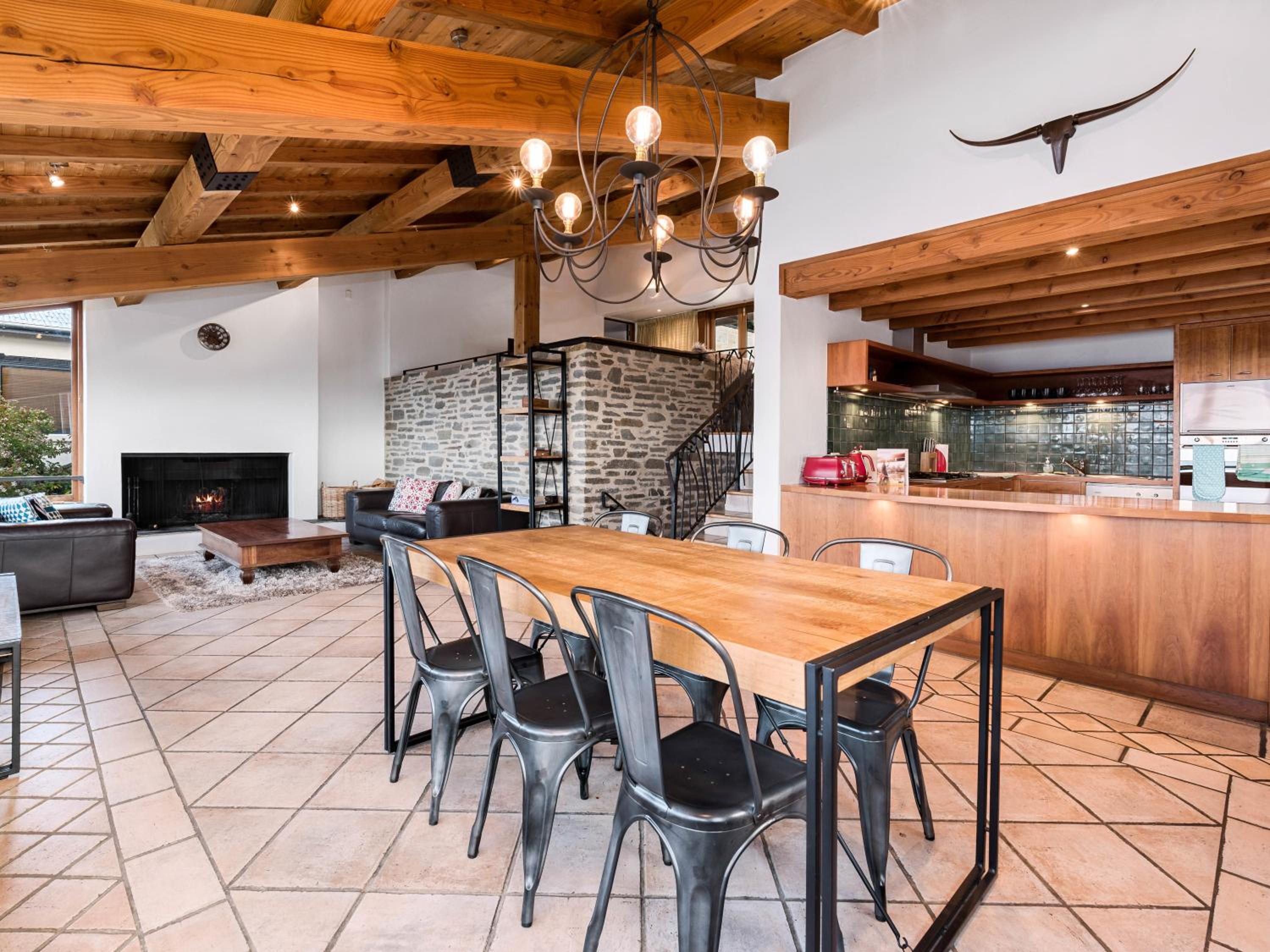 Vista Retreat - Queenstown Holiday Home view 5