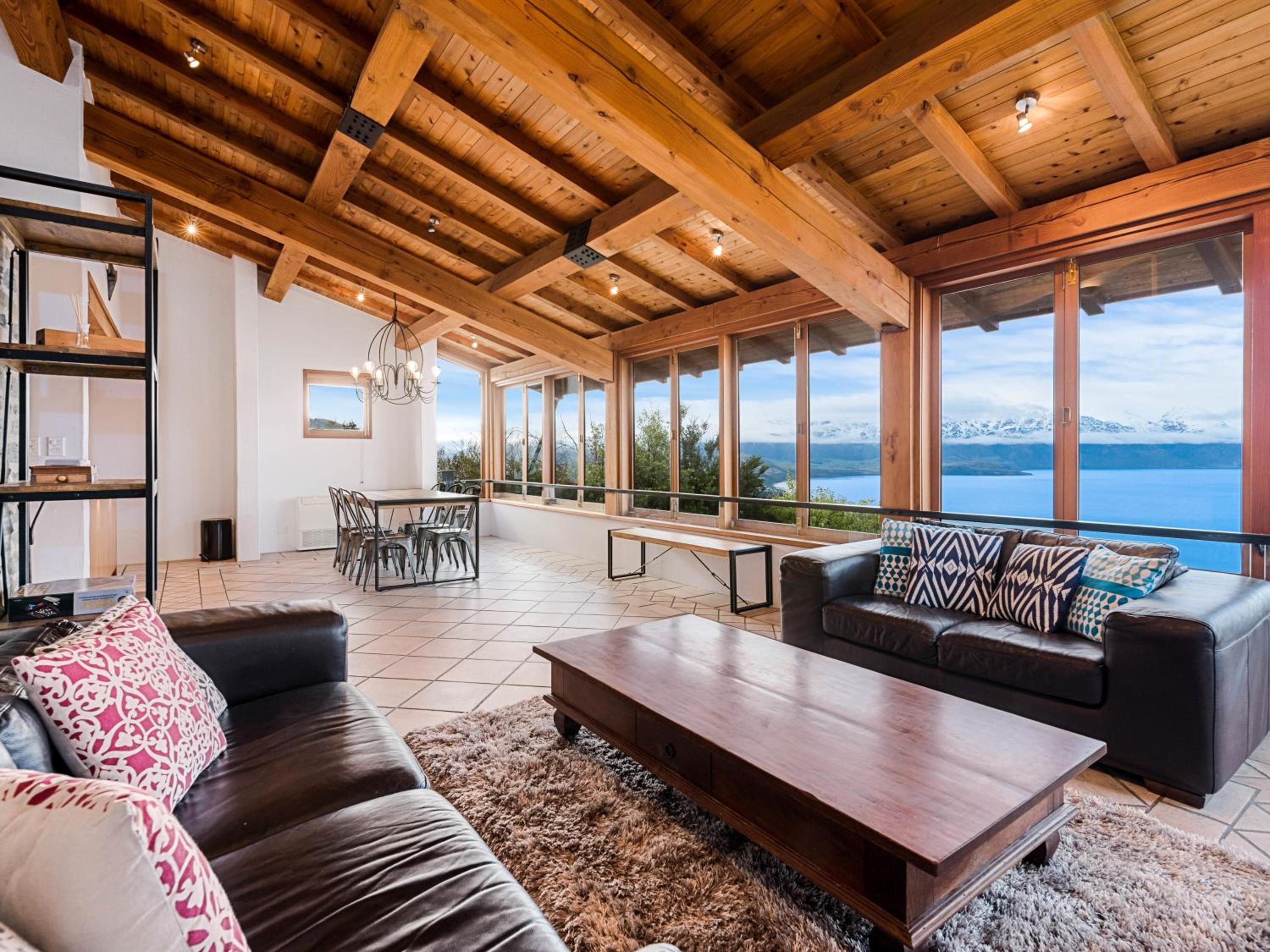 Vista Retreat - Queenstown Holiday Home view 4