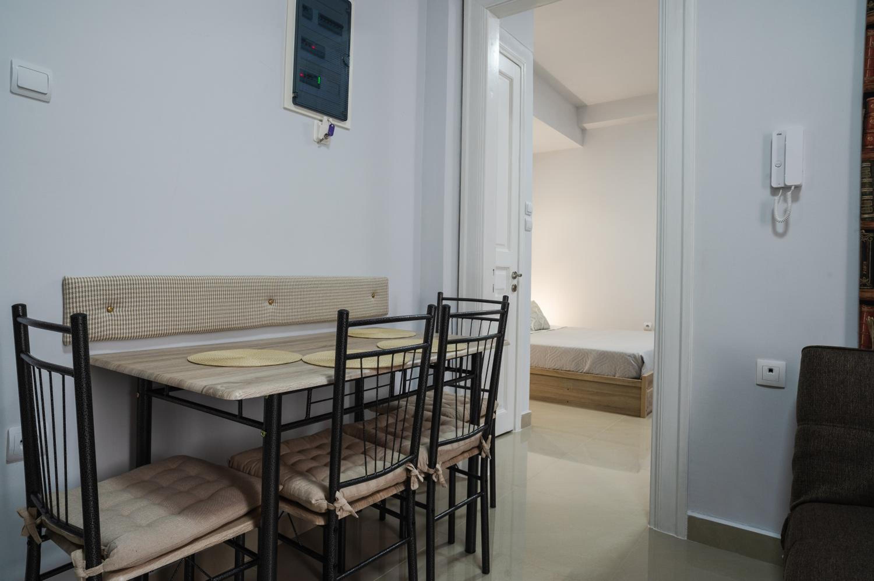 Polytimon, an Athenian neoclassical apartment