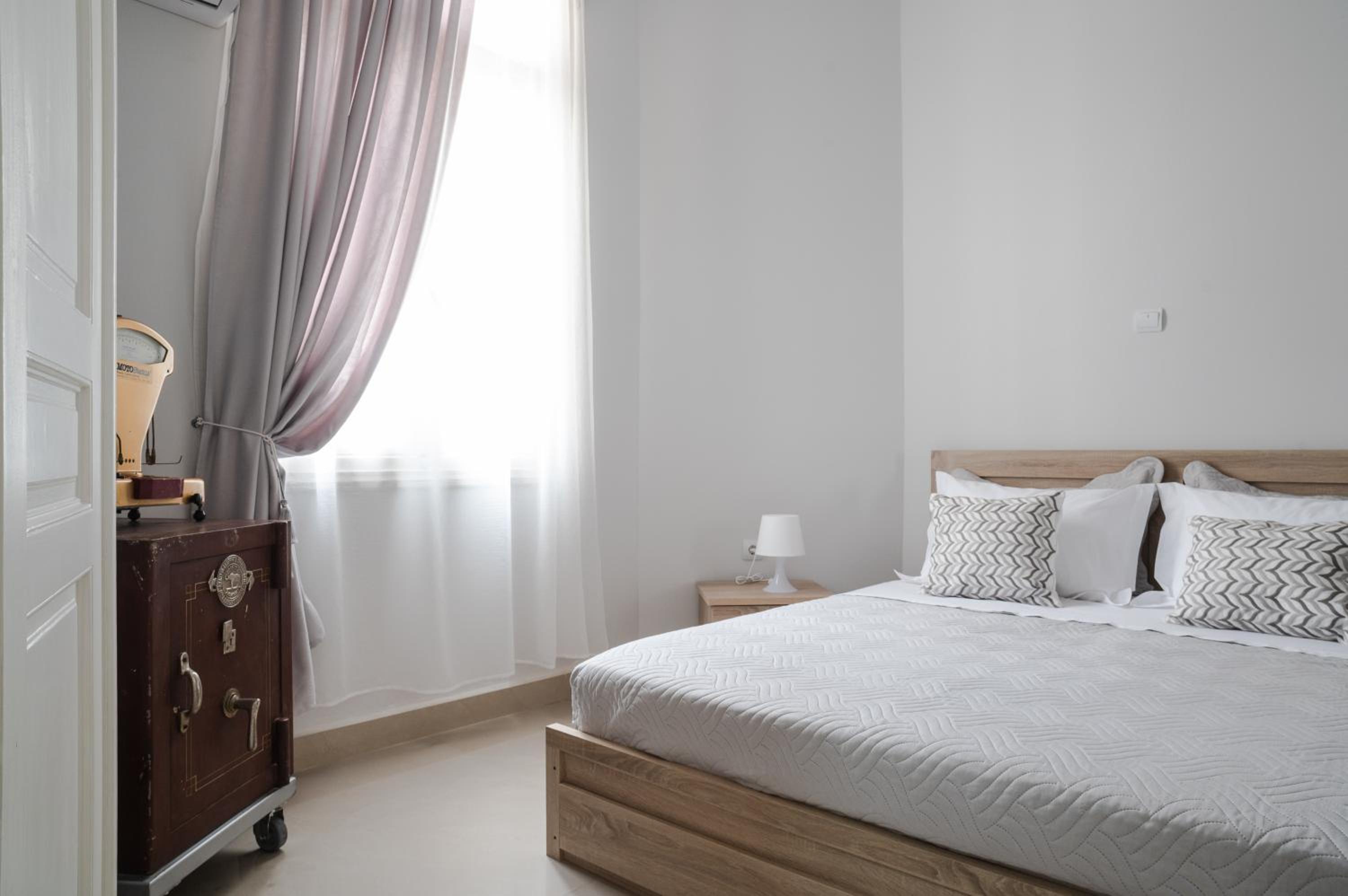 Polytimon, an Athenian neoclassical apartment