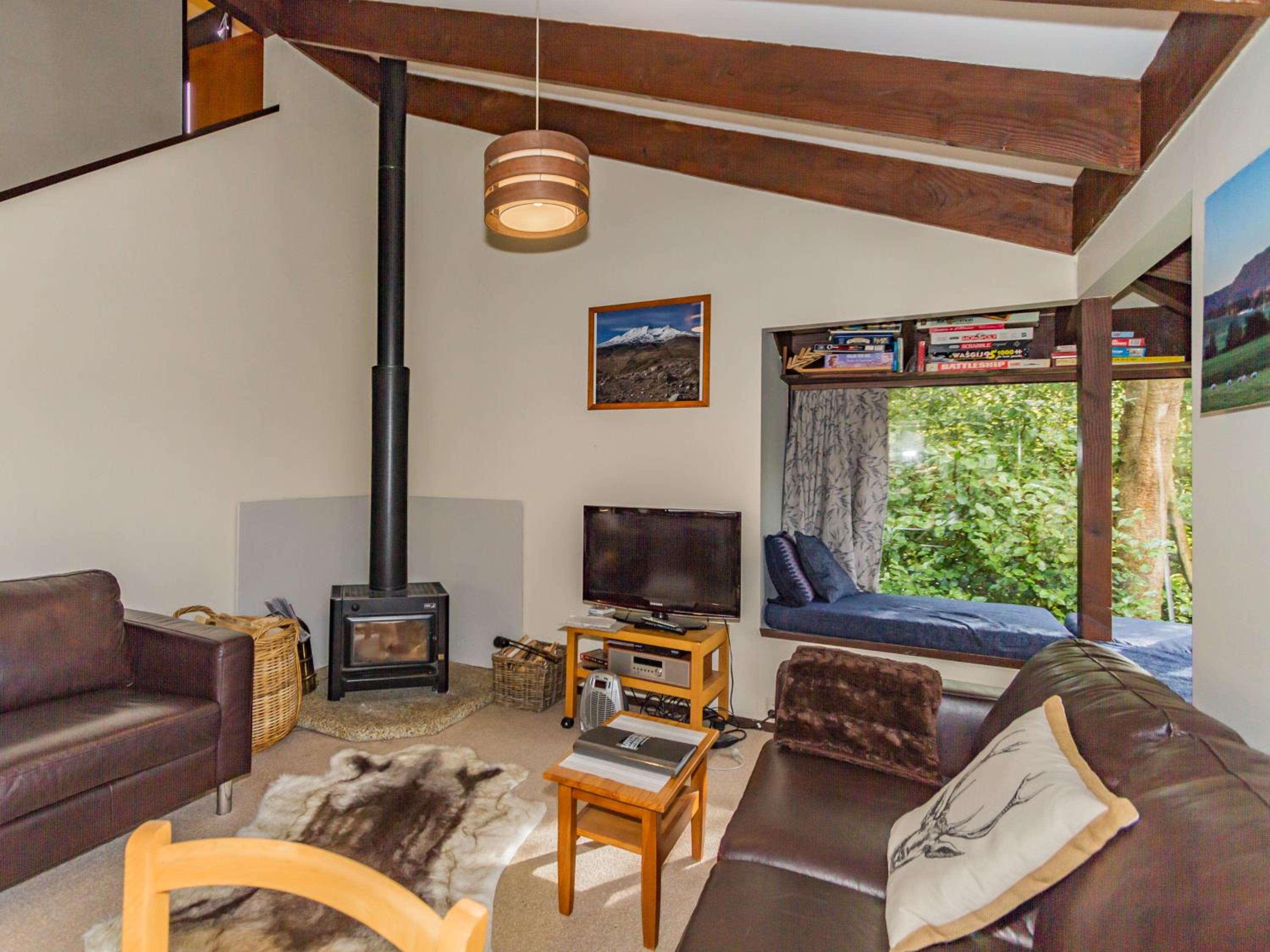 Foyle Street Chalet - Ohakune Holiday Home view 2