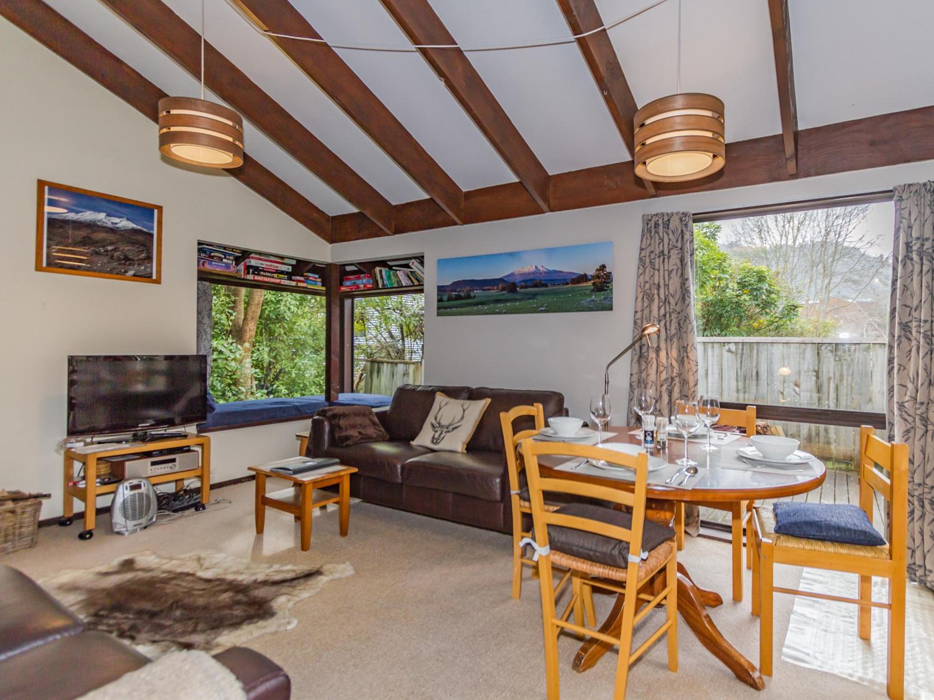 Foyle Street Chalet - Ohakune Holiday Home view 3