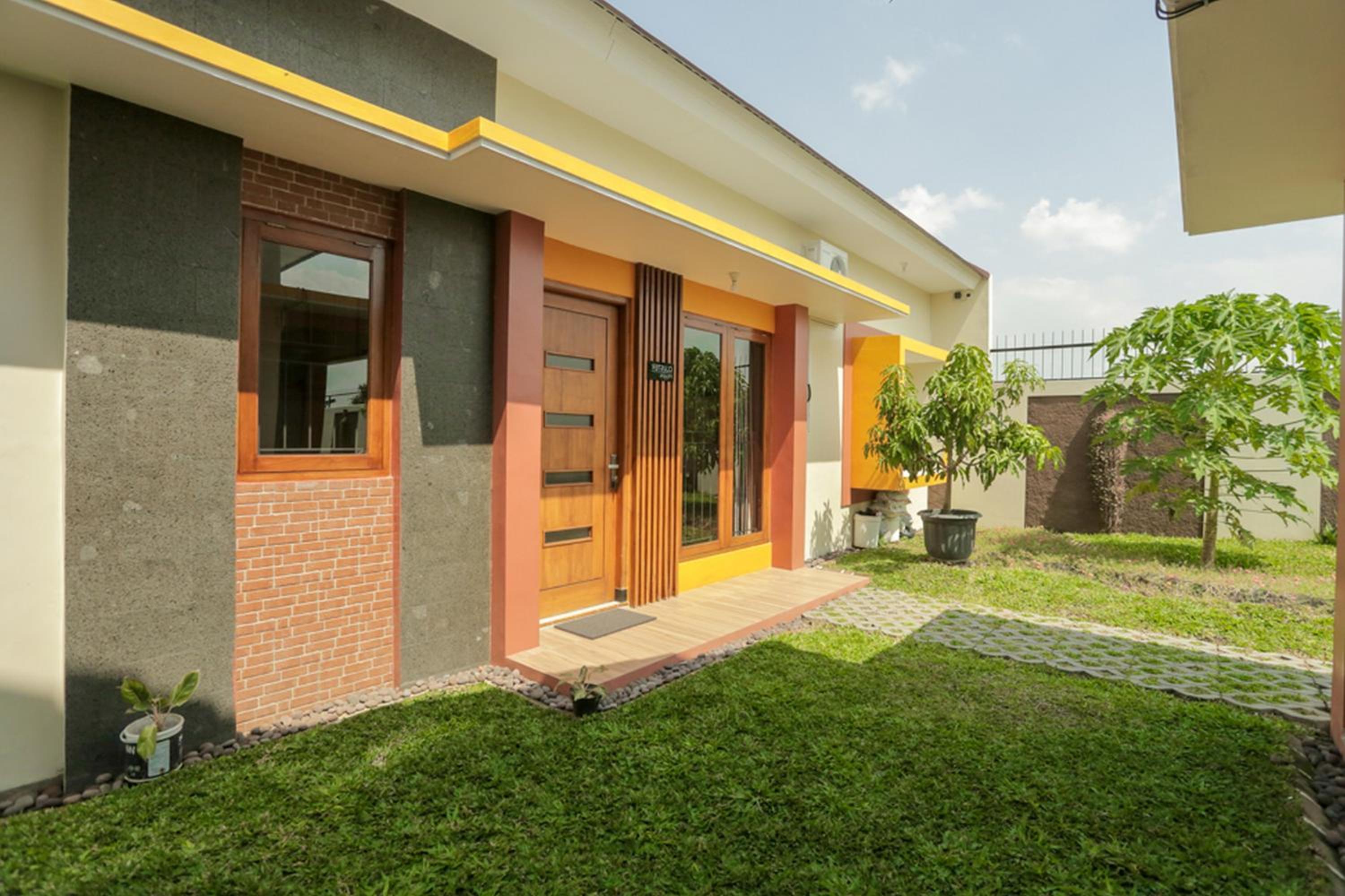 Solo Vacations - IDR Green Guest House Syariah Mitra RedDoorz - Property Image 50