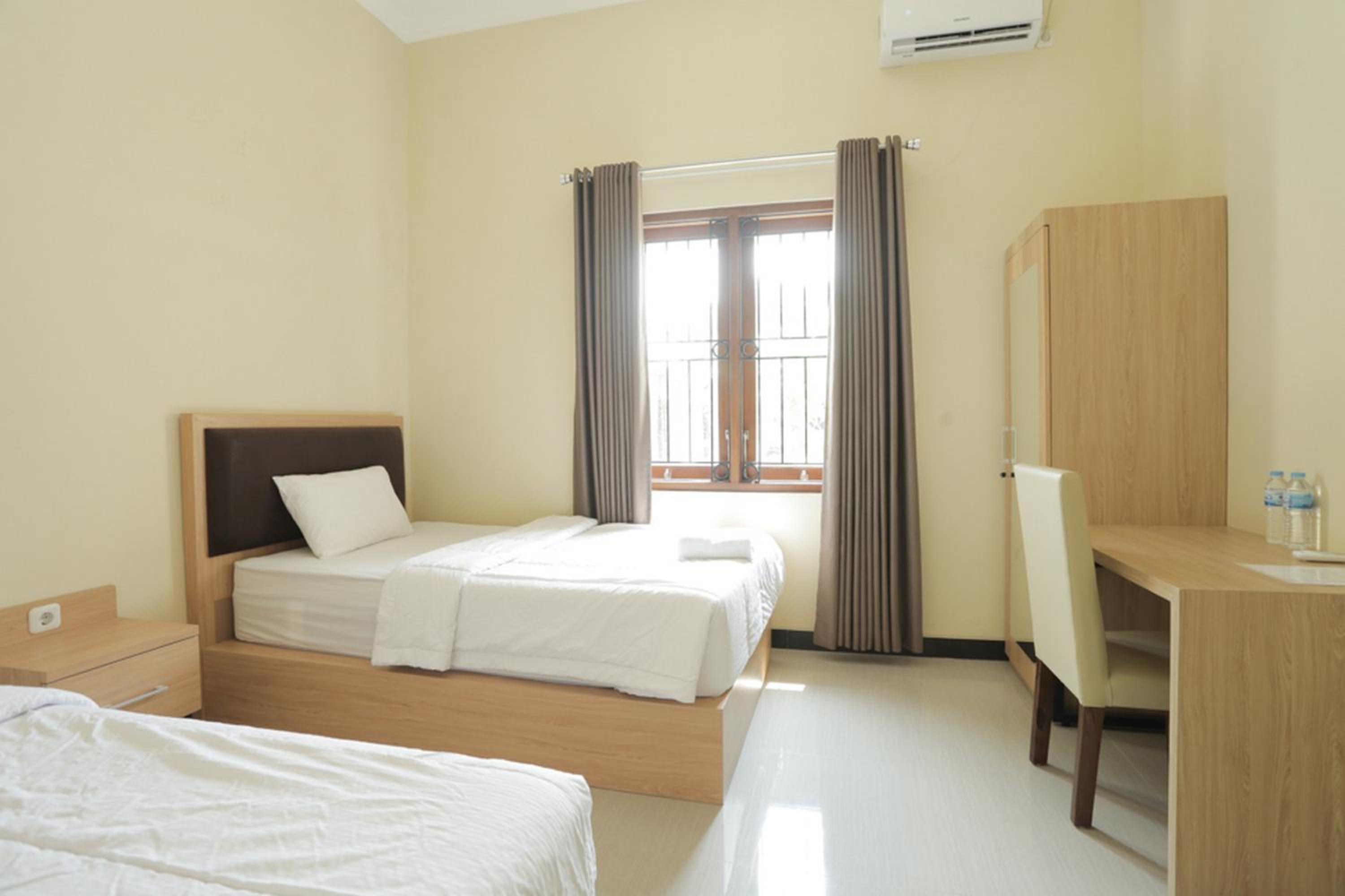 Solo Vacations - IDR Green Guest House Syariah Mitra RedDoorz - Property Image 45